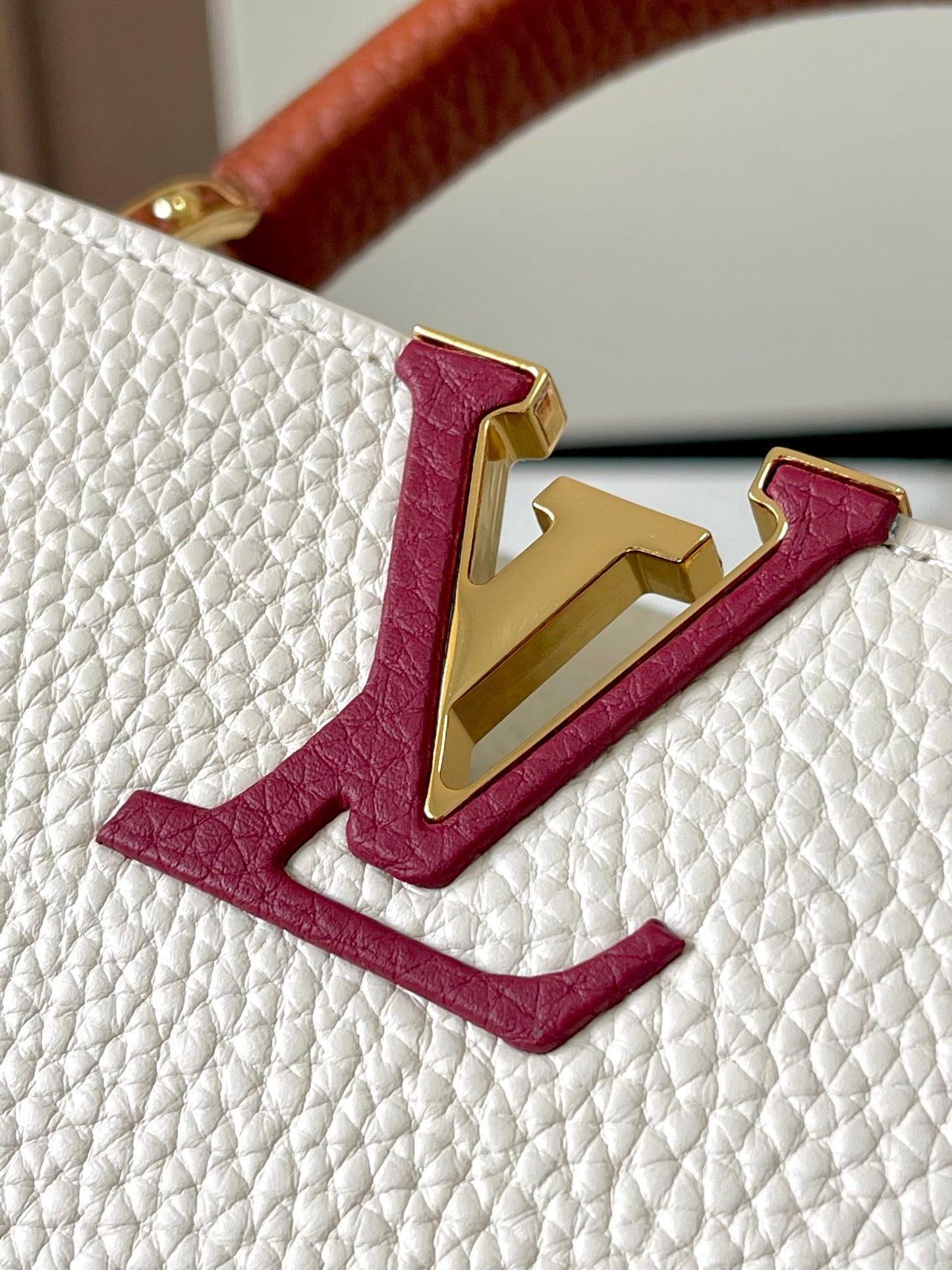 Louis Vuitton Capucines Small  Bag In White With Red Handle