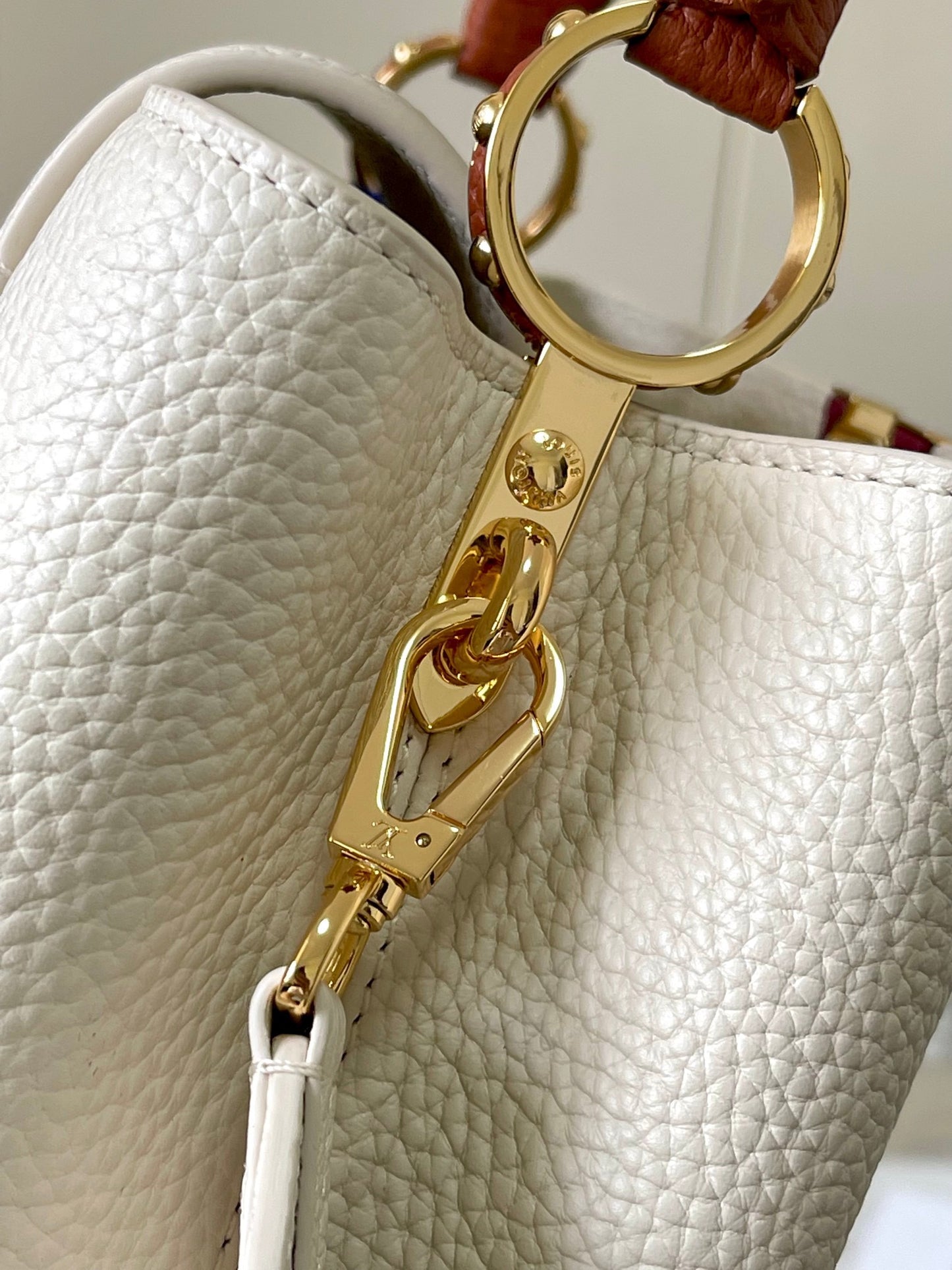 Louis Vuitton Capucines Small  Bag In White With Red Handle