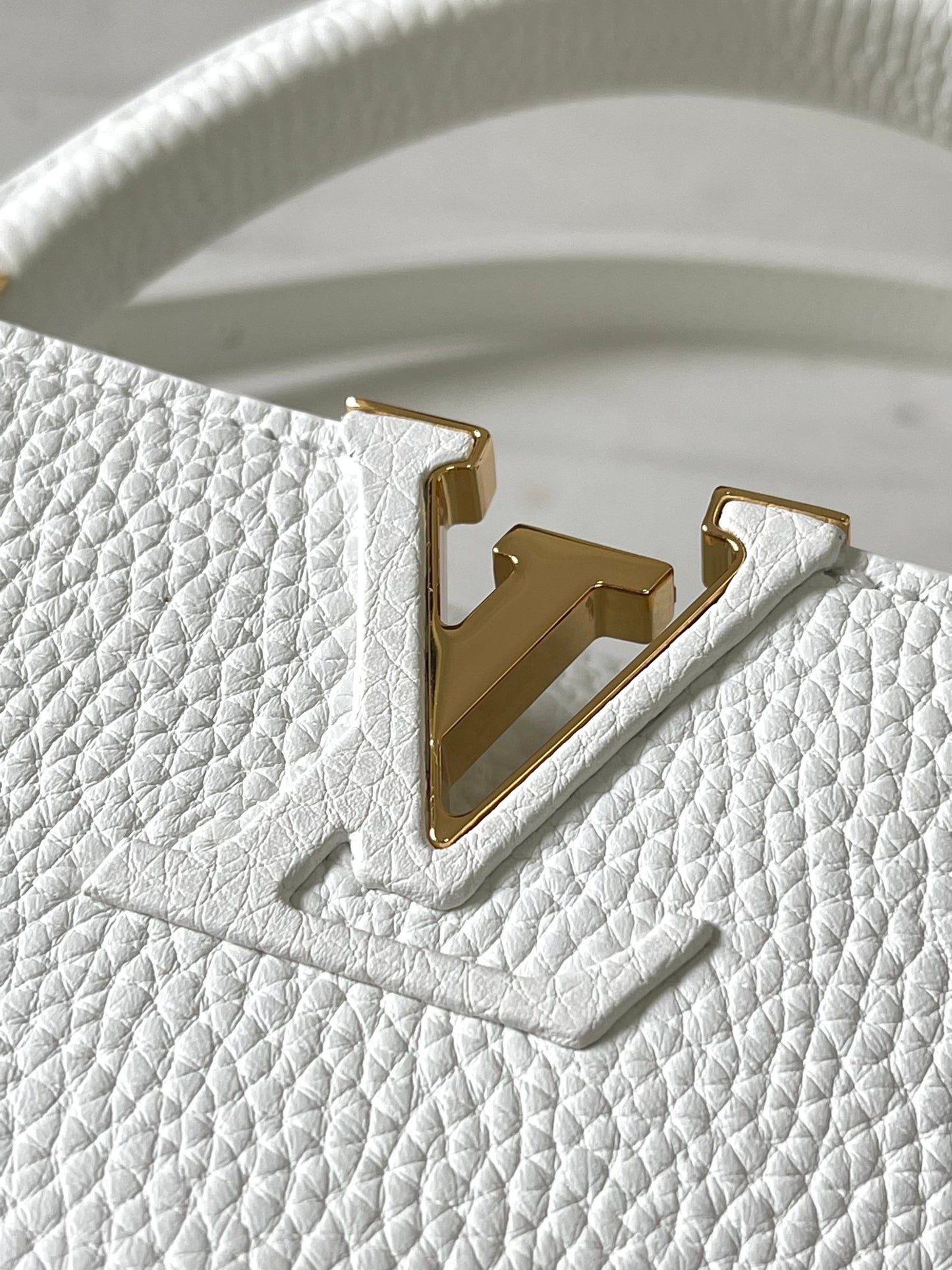 Louis Vuitton Capucines Small  Bag In White