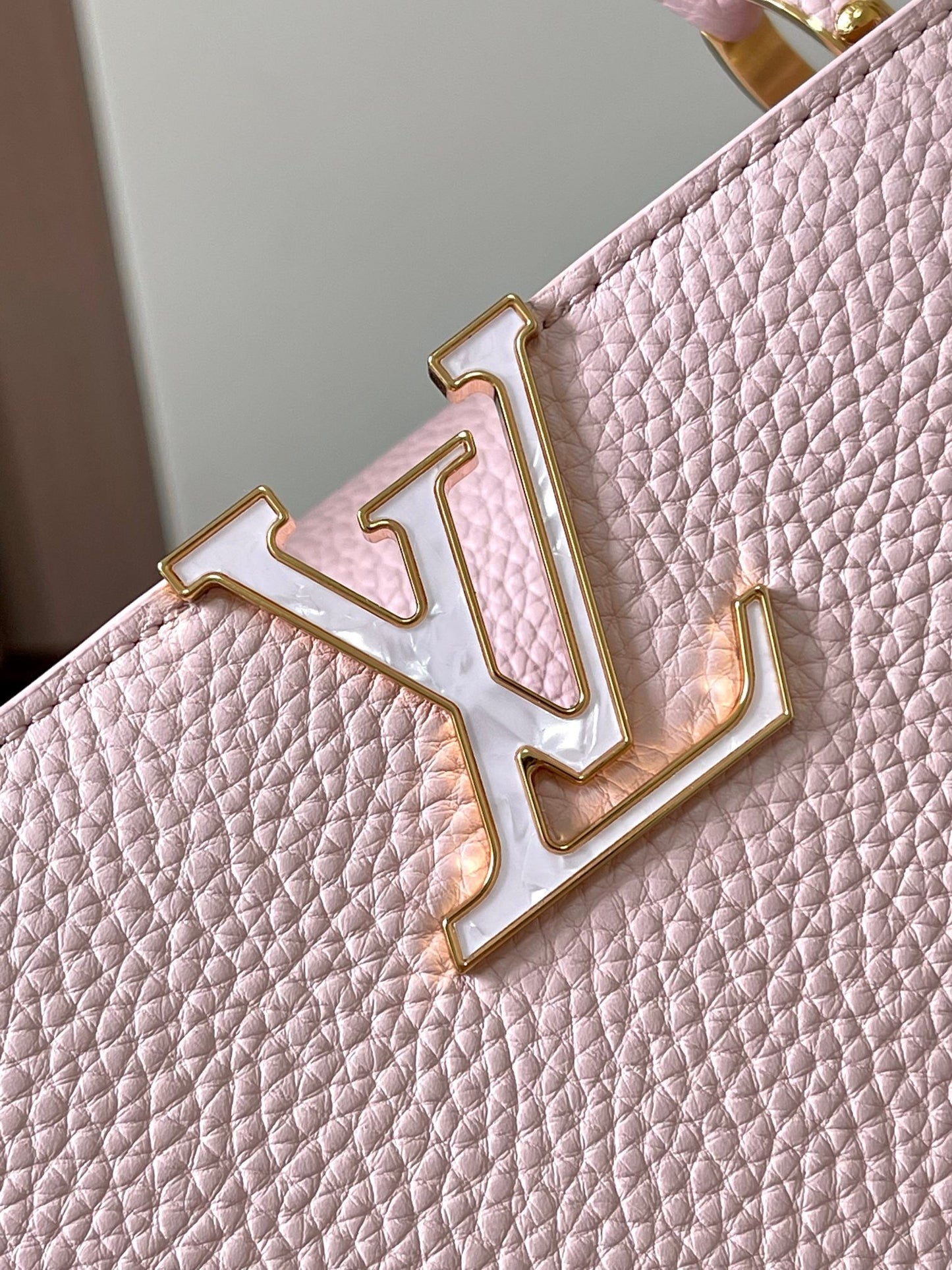 Louis Vuitton Capucines Small  Bag In Pink