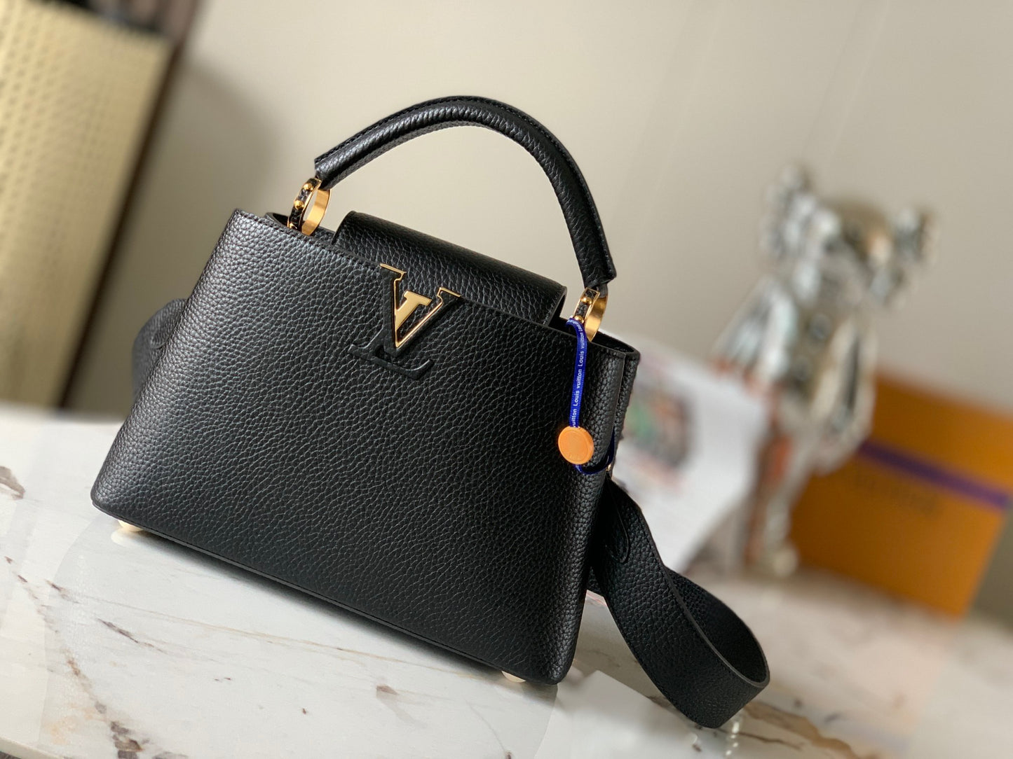 Louis Vuitton Capucines Small  Bag In Black