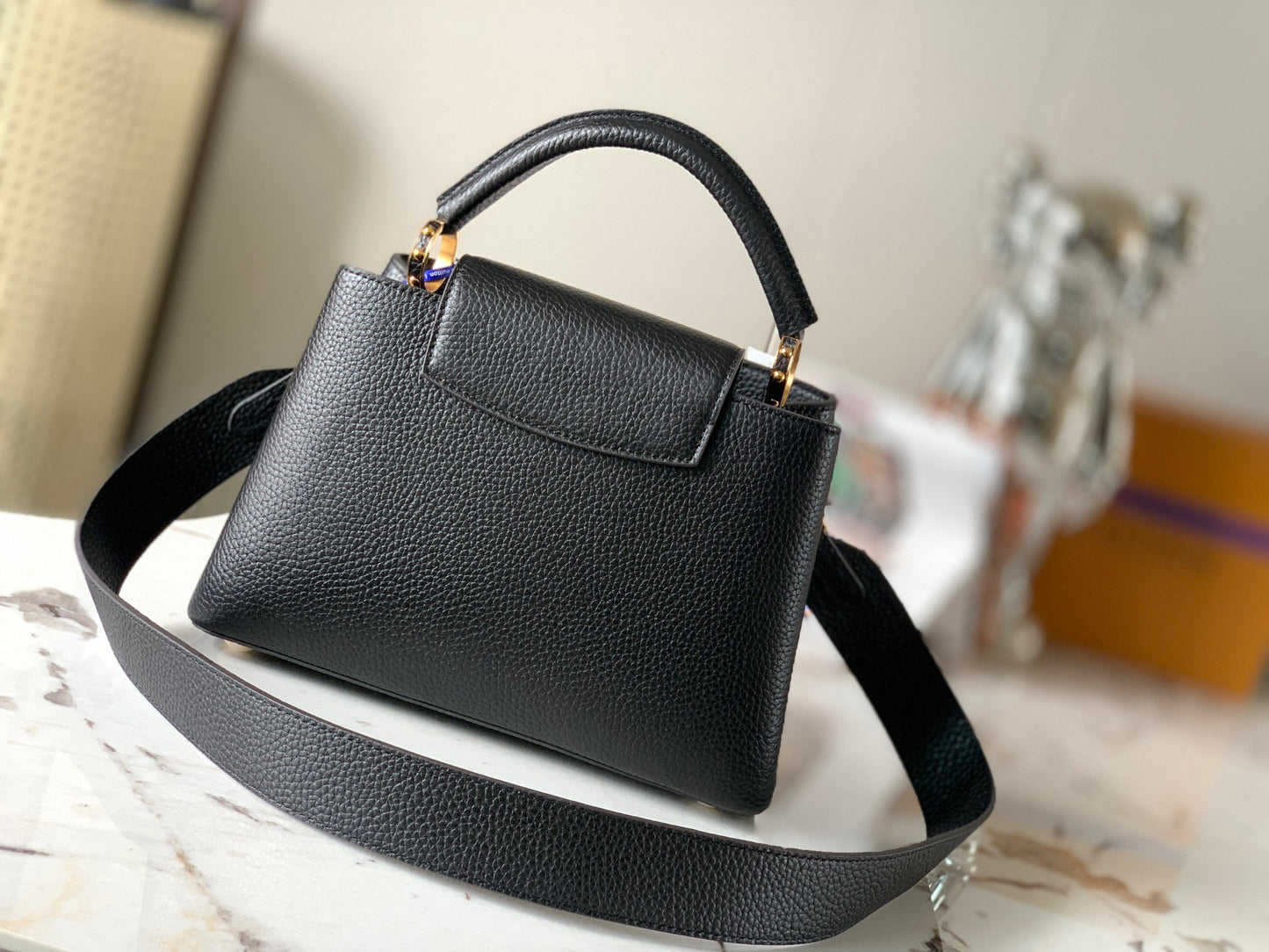 Louis Vuitton Capucines Small  Bag In Black