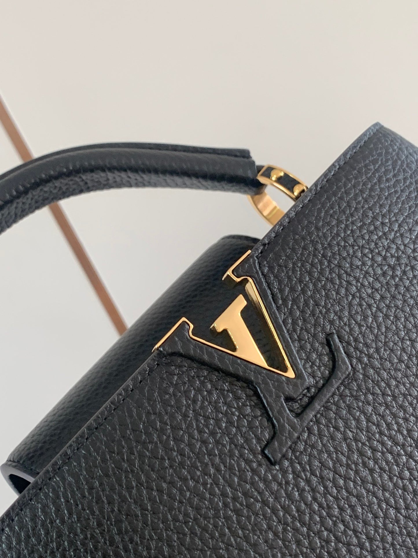 Louis Vuitton Capucines Small  Bag In Black