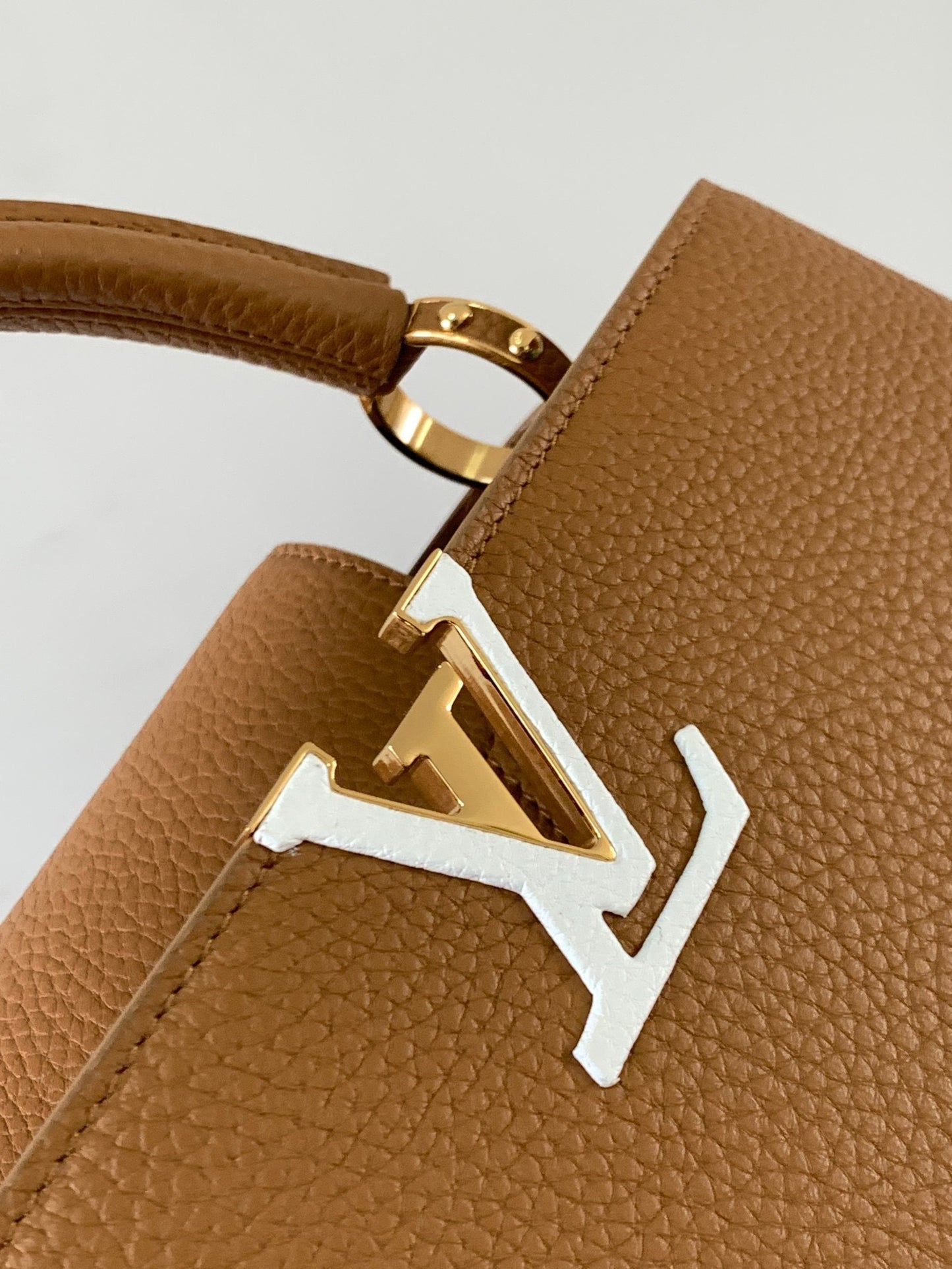 Louis Vuitton Capucines Small  Bag In Gold Brown