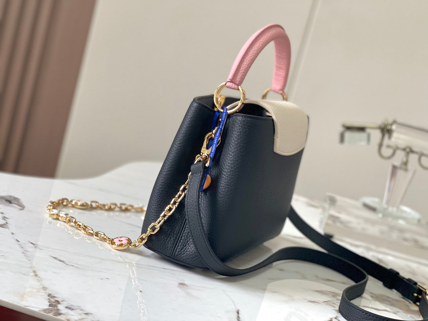 Louis Vuitton Capucines Small  Bag In Black With Pink Handle