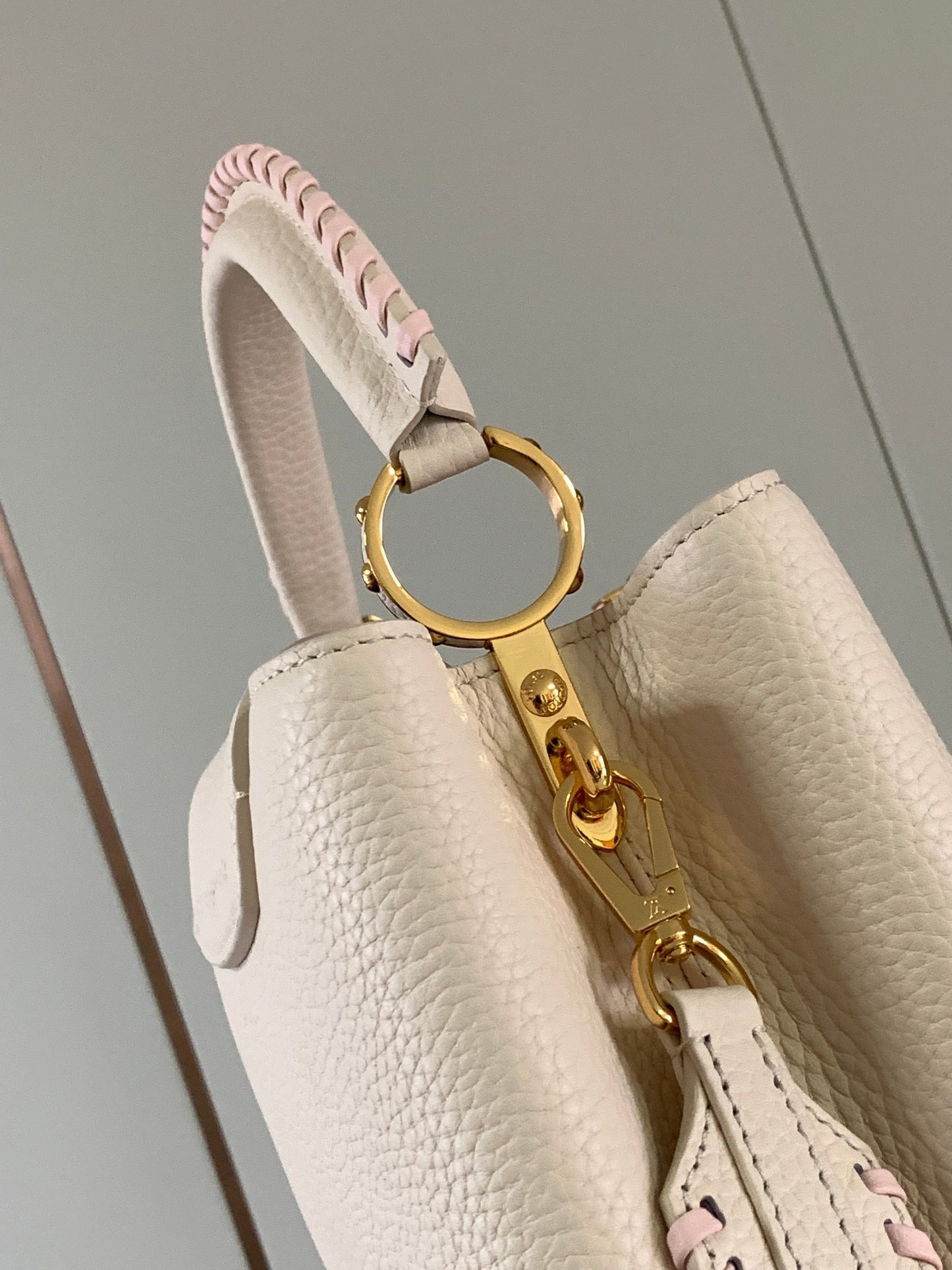 Louis Vuitton Capucines Small  Bag In Beige