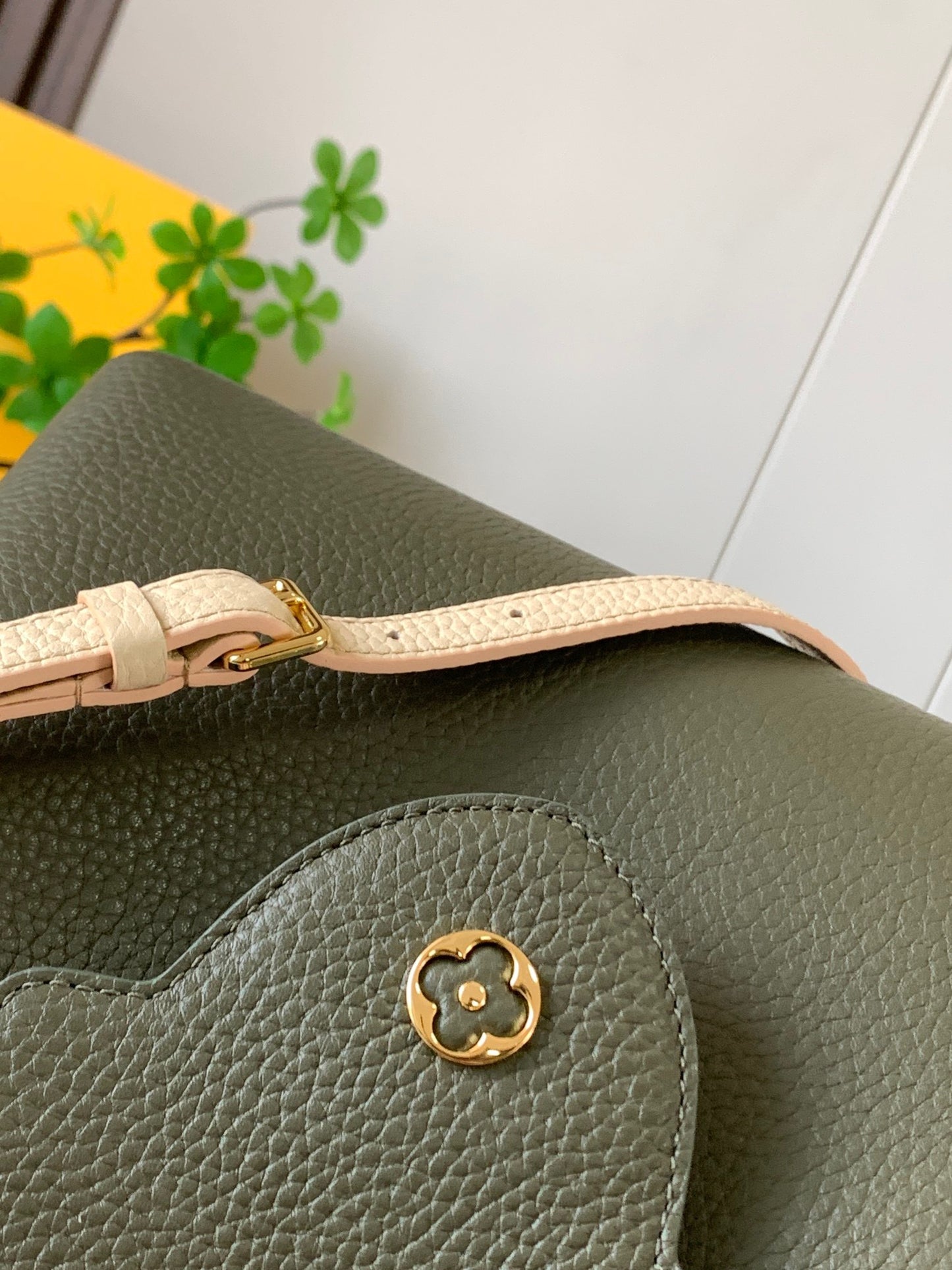 Louis Vuitton Capucines Small  Bag In Army Green With Beige Handle