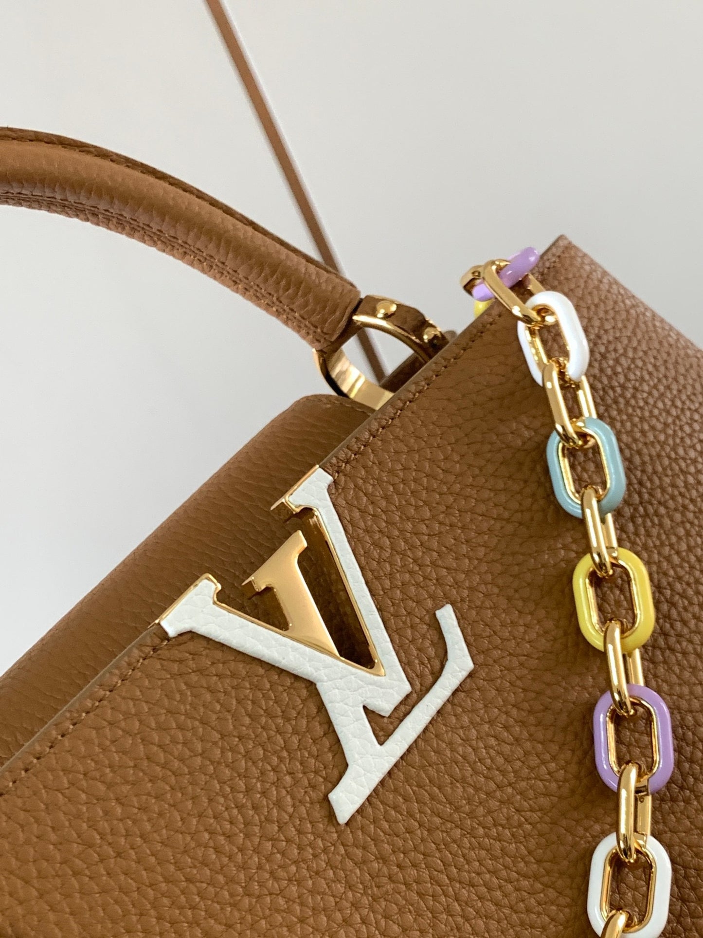 Louis Vuitton Capucines Medium Bag In Gold Brown