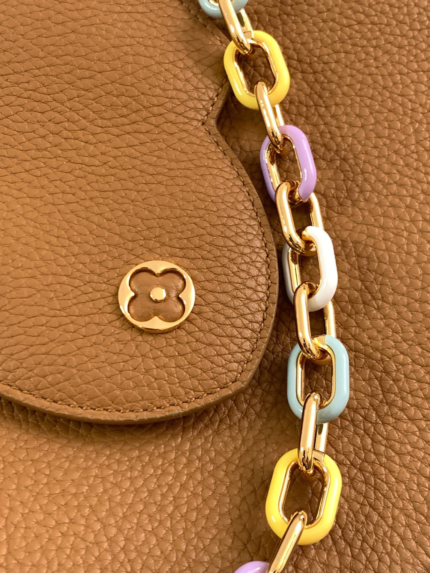 Louis Vuitton Capucines Medium Bag In Gold Brown