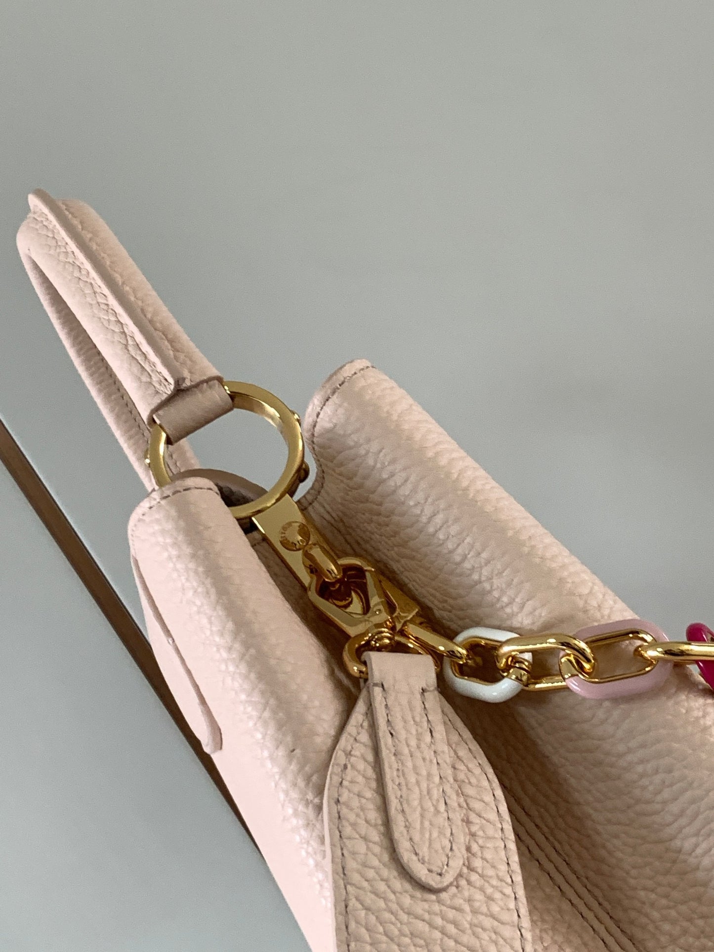 Louis Vuitton Capucines Medium Bag In Light Pink