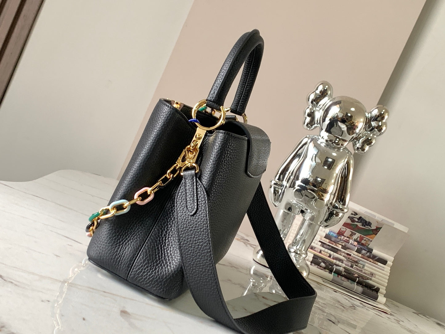 Louis Vuitton Capucines Medium Bag In Black