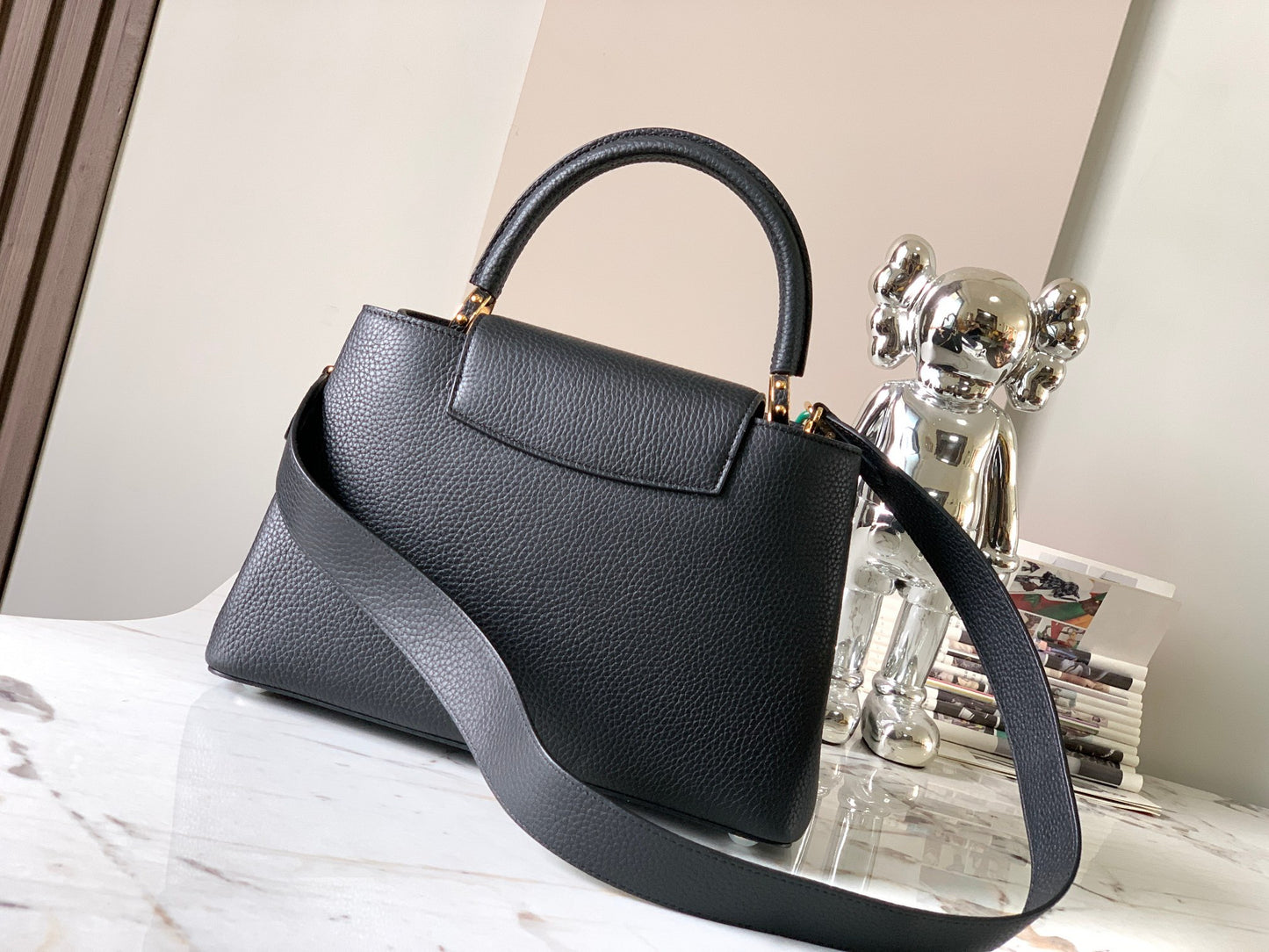 Louis Vuitton Capucines Medium Bag In Black