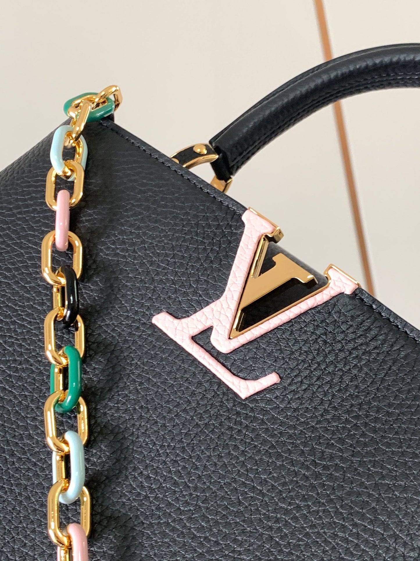 Louis Vuitton Capucines Medium Bag In Black