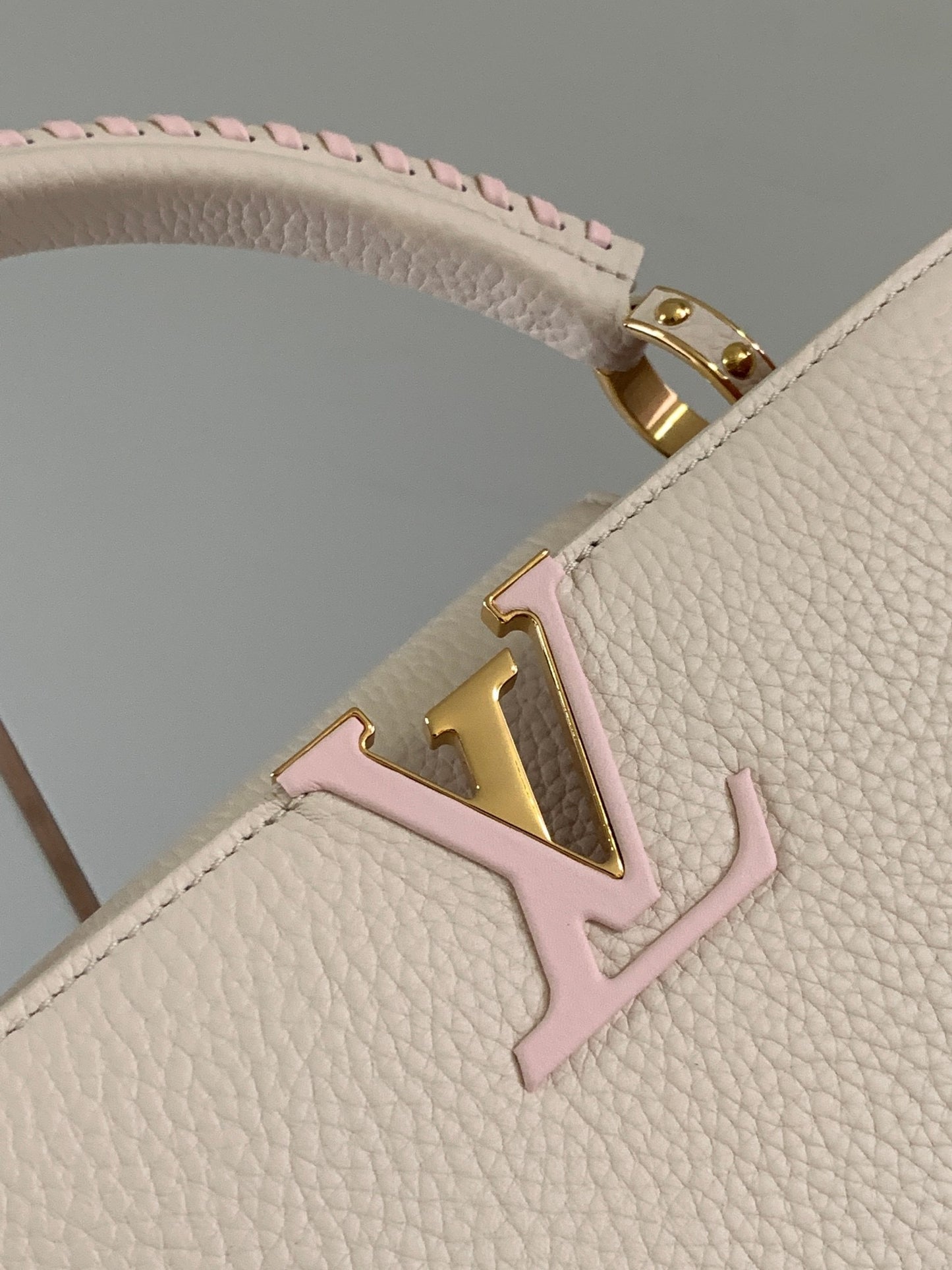 Louis Vuitton Capucines Medium Bag In Beige