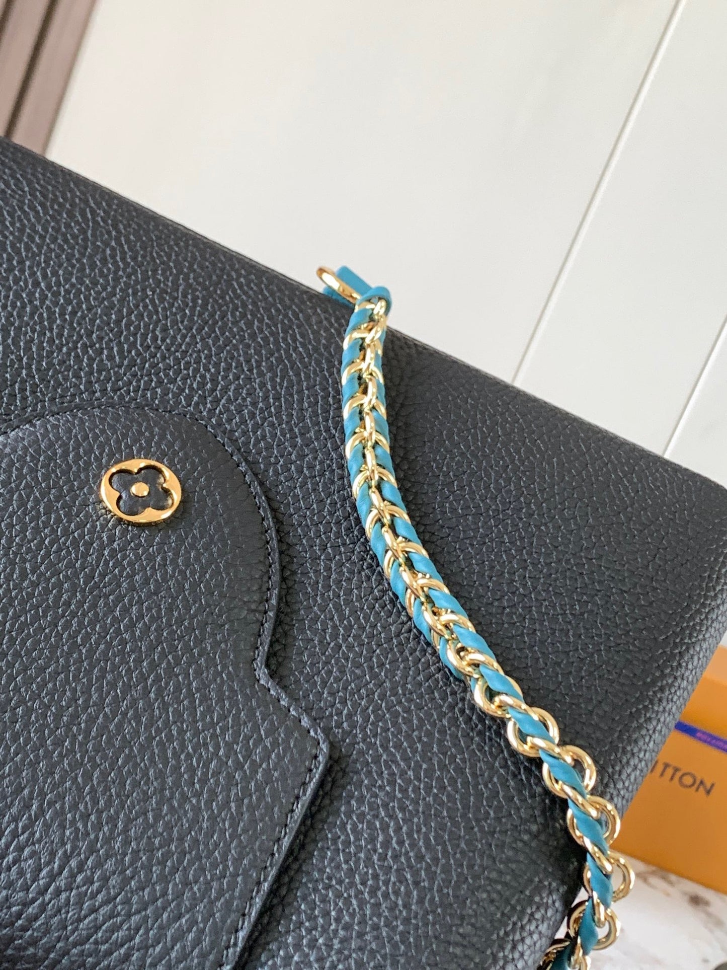 Louis Vuitton Capucines Medium Bag In Black With Blue