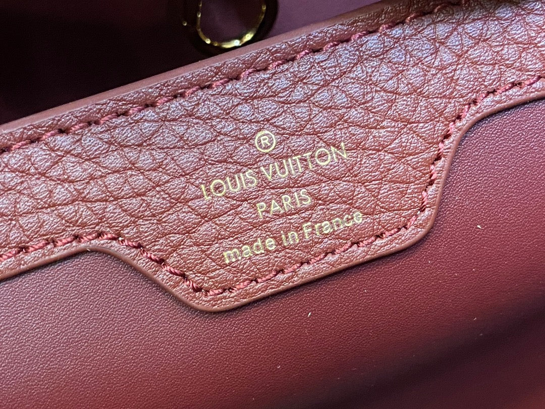 Louis Vuitton Capucines Medium Bag In Burdungy