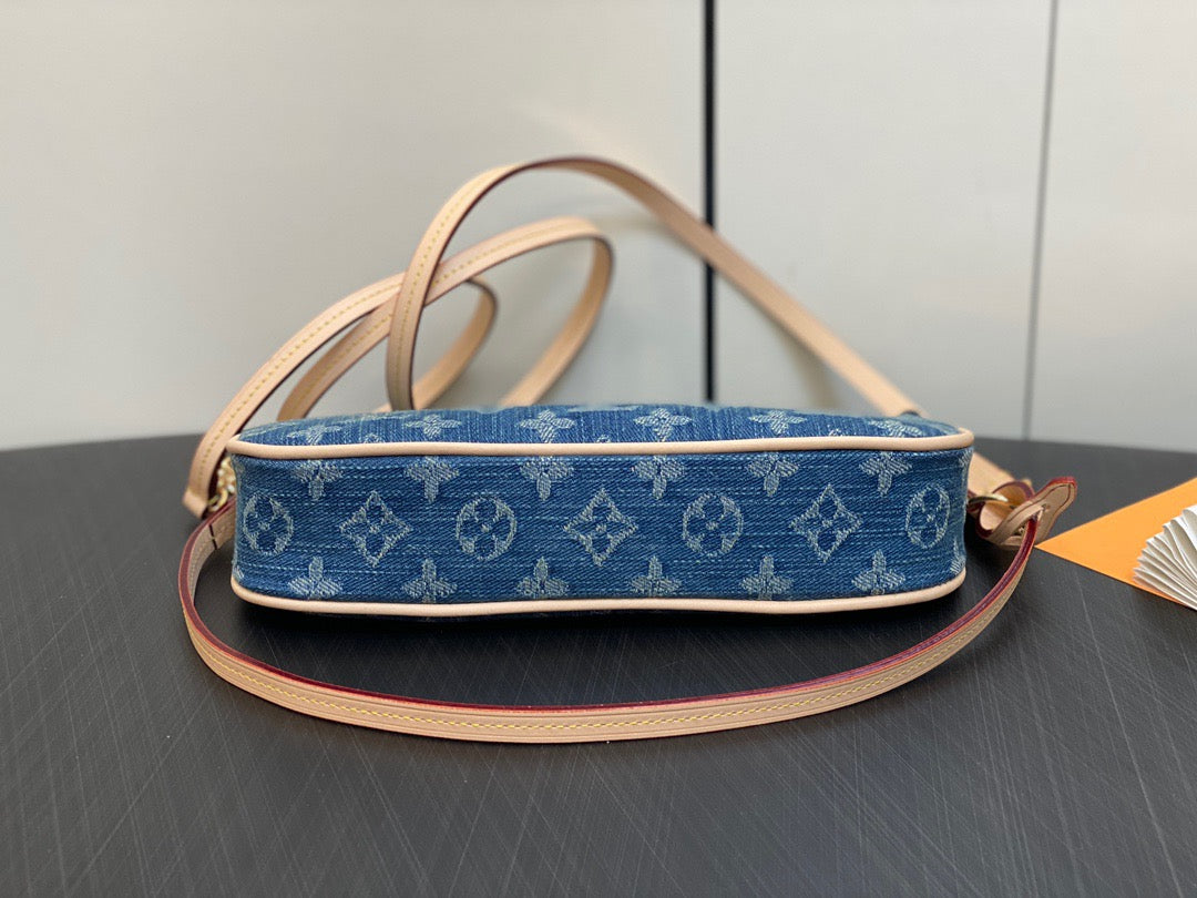 Louis Vuitton Large Pochette Accessories In Blue Denim Presbyopia