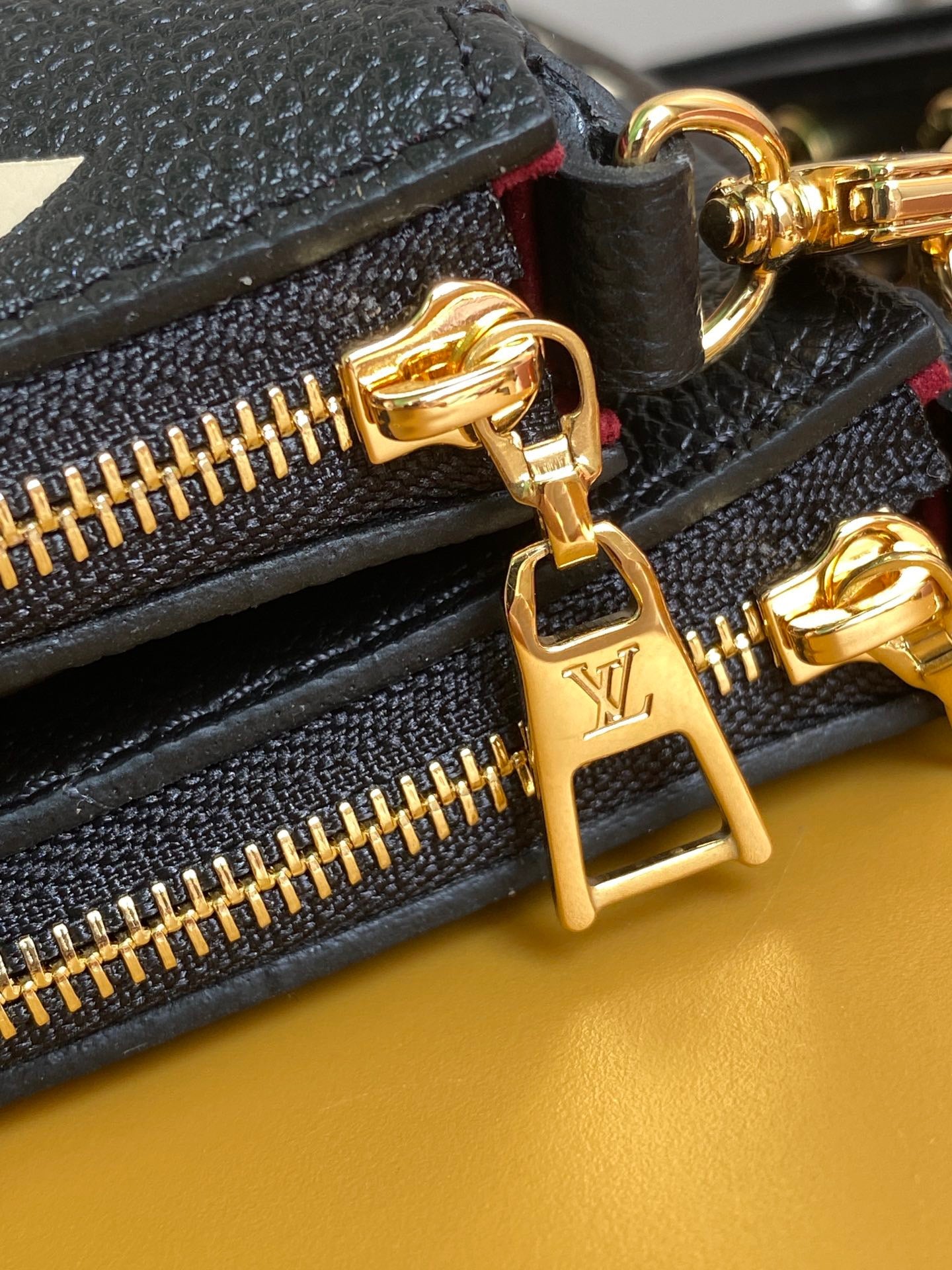 Louis Vuitton Large Pochette Accessories In Black Presbyopia