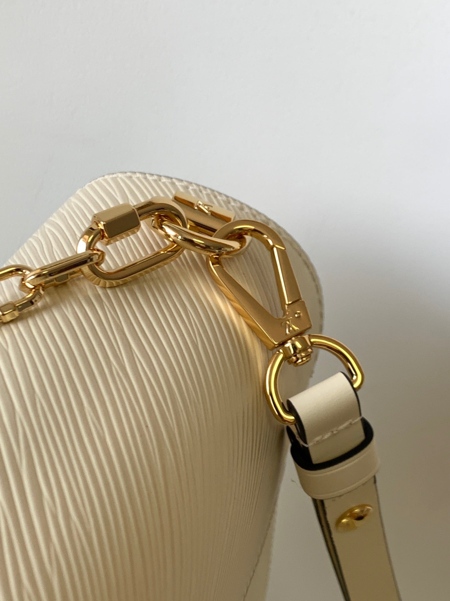 Louis Vuitton Twist Pouch In Beige Epi Leather With Gold Chain