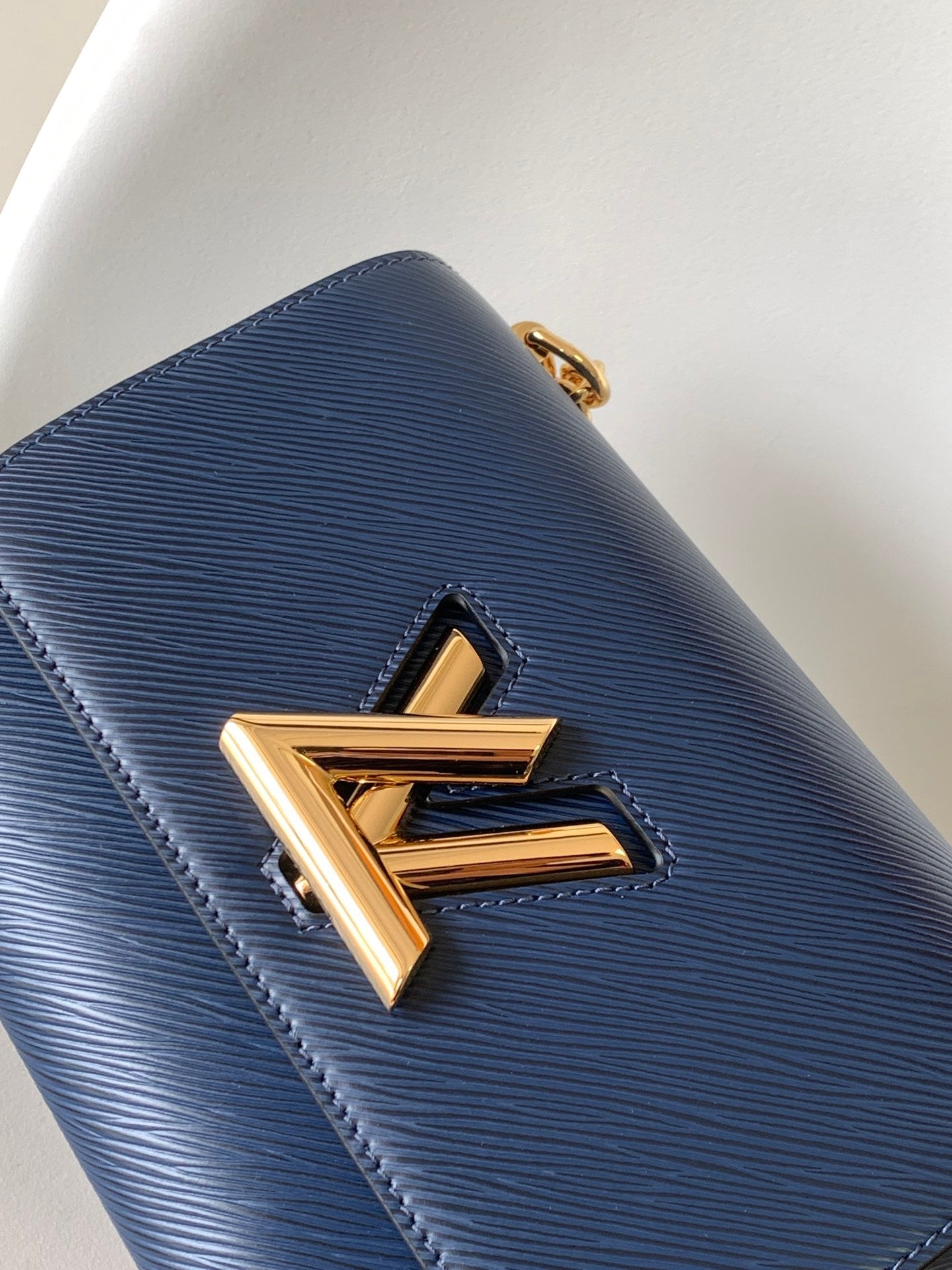 Louis Vuitton Twist Pouch In Dark Blue Epi Leather With Gold Chain