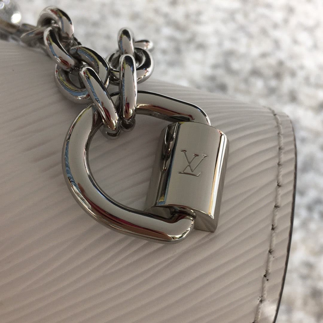 Louis Vuitton Twist Pouch In White Epi Leather With Silver Chain