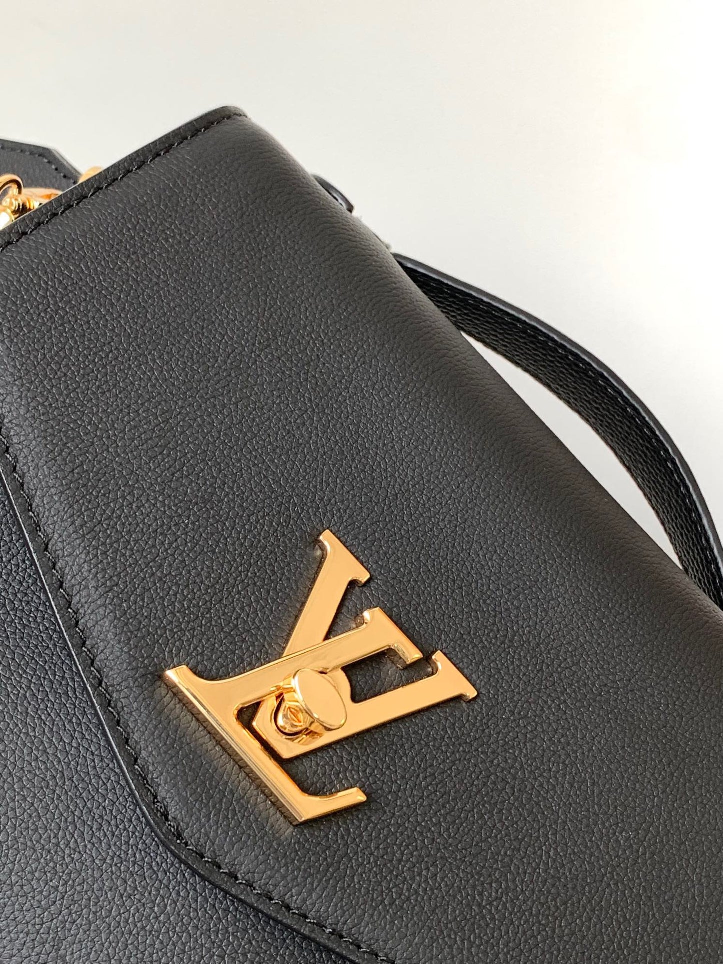 LV Twist Bag In Black Soft Gain Leather With Handle