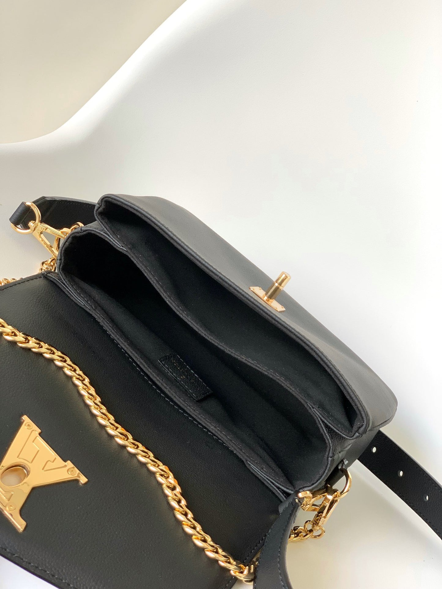 LV Twist Bag In Black Soft Gain Leather With Handle