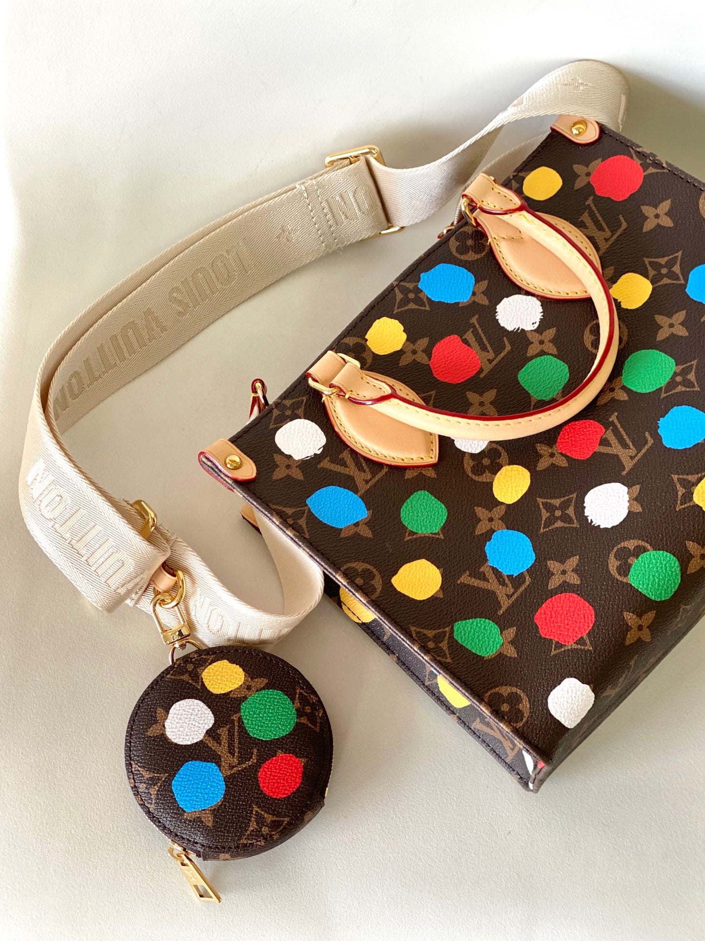 Louis Vuitton Onthego Bags With Wave Dot Presbyopia Silk Screen Printing