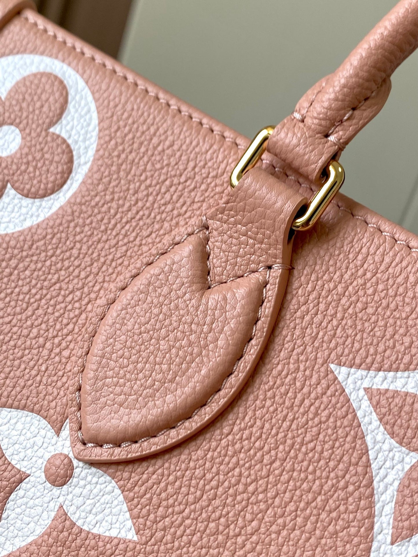 Louis Vuitton Onthego Handbags With Pink Embossed