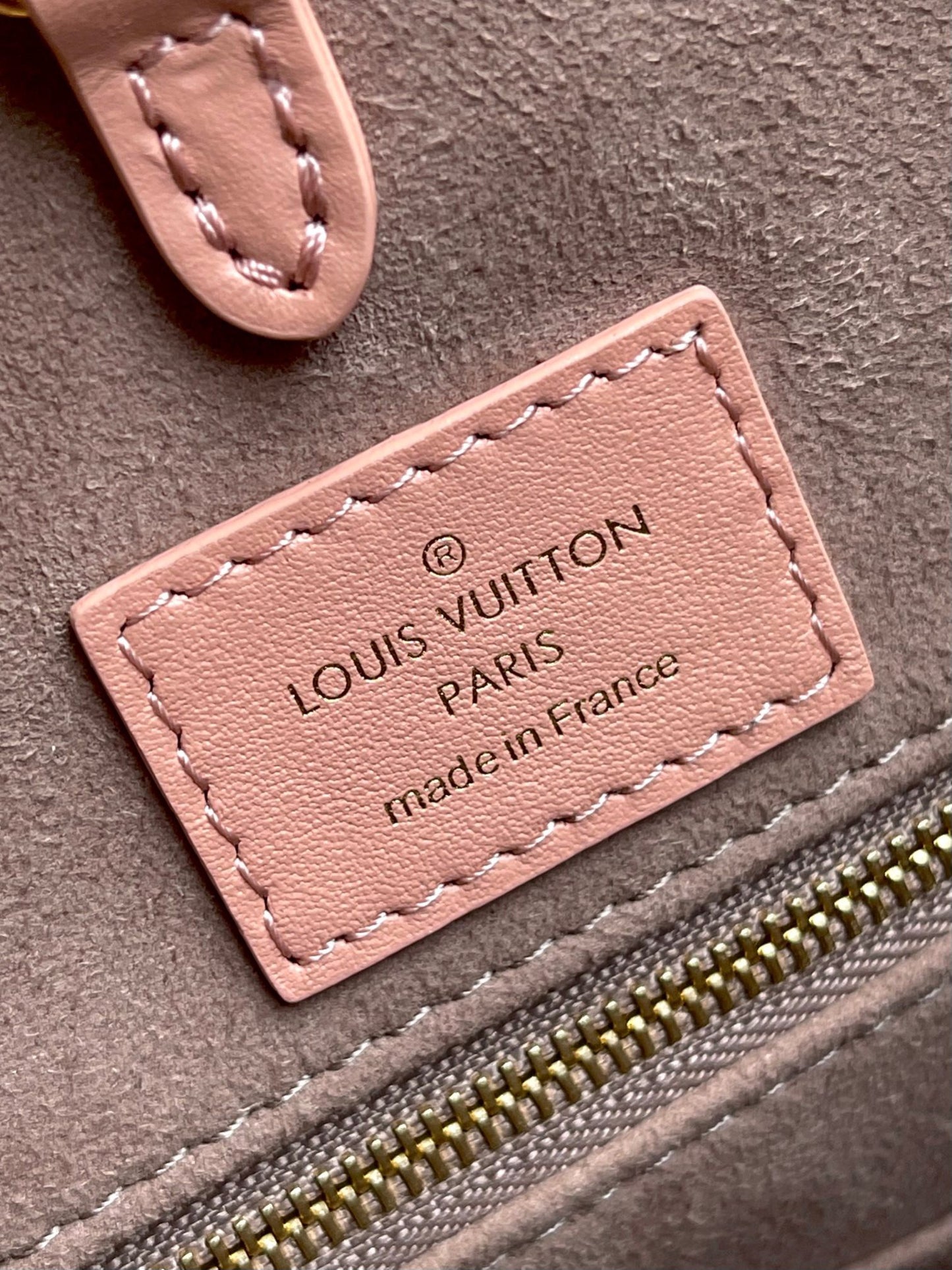 Louis Vuitton Onthego Handbags With Pink Embossed