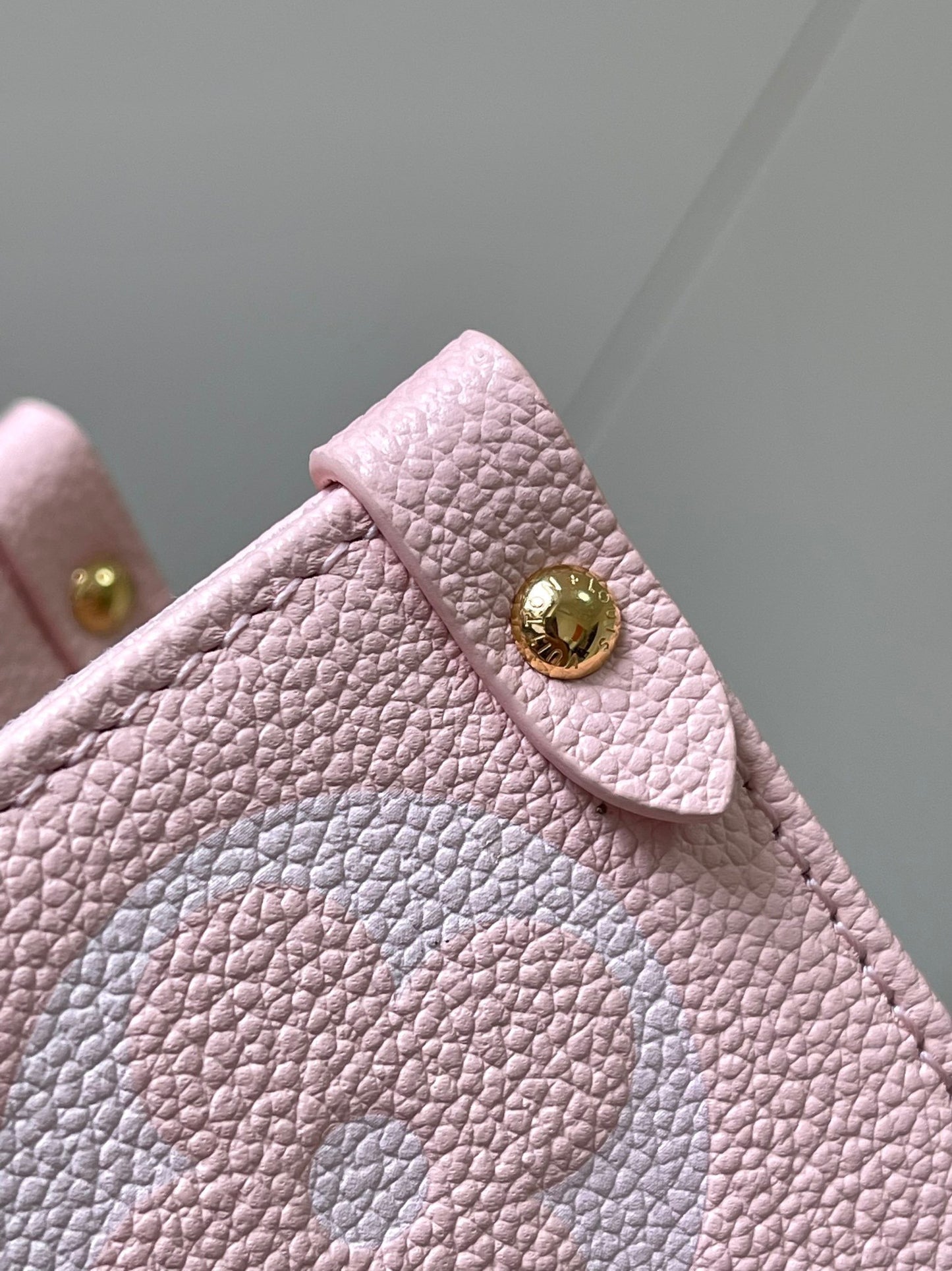 Louis Vuitton Onthego Handbags With Light Pink Embossed