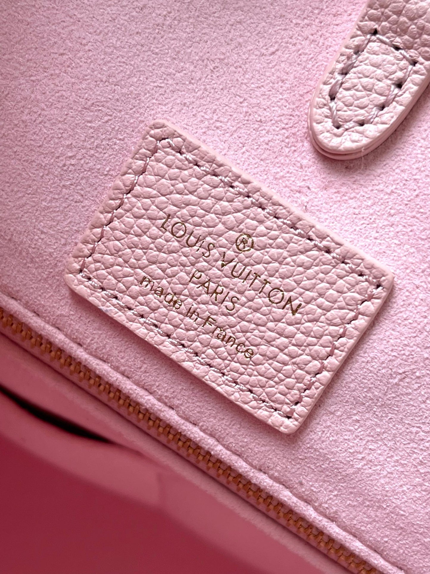 Louis Vuitton Onthego Handbags With Light Pink Embossed