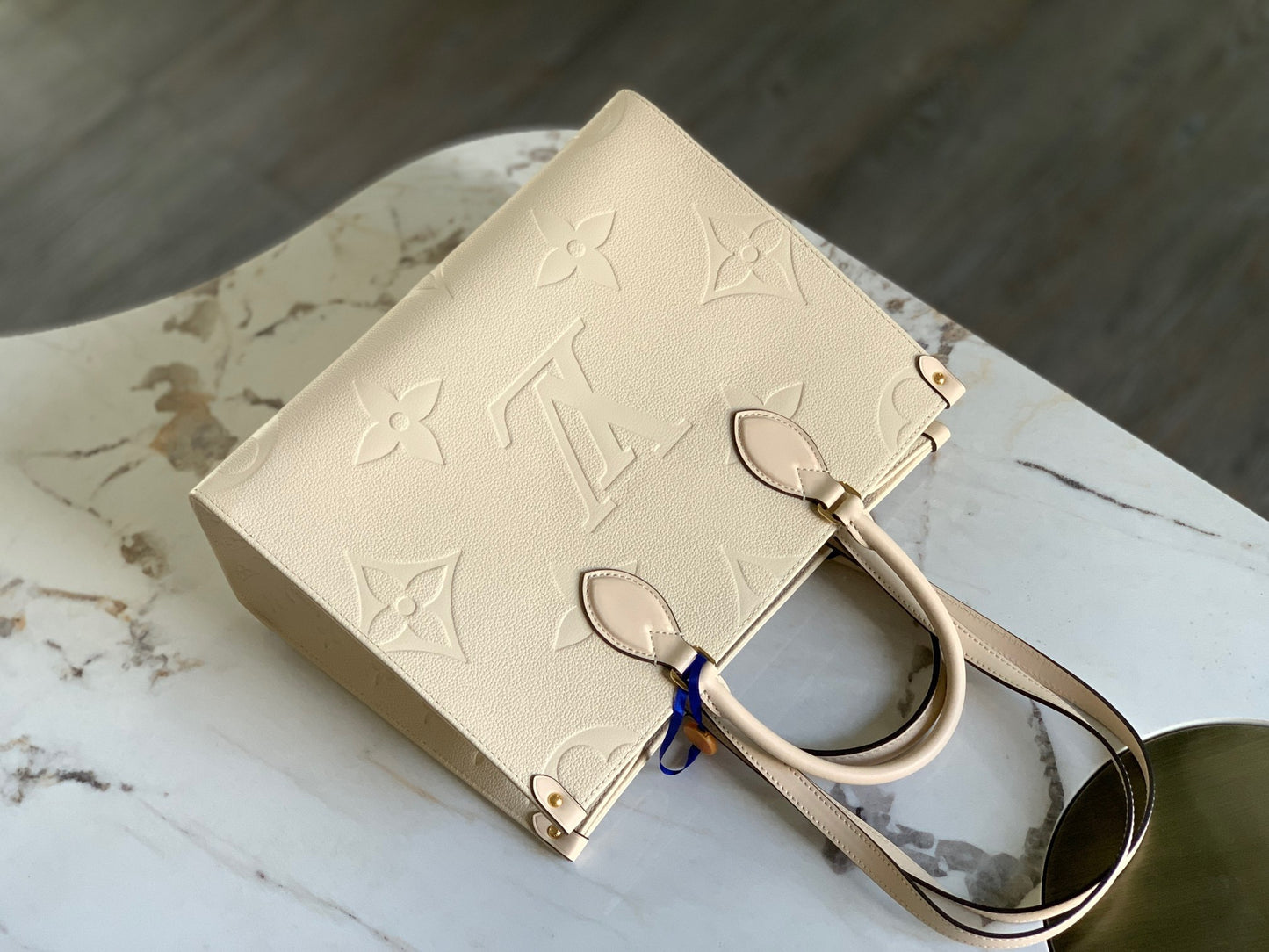 Louis Vuitton Onthego Handbags With Beige Embossed