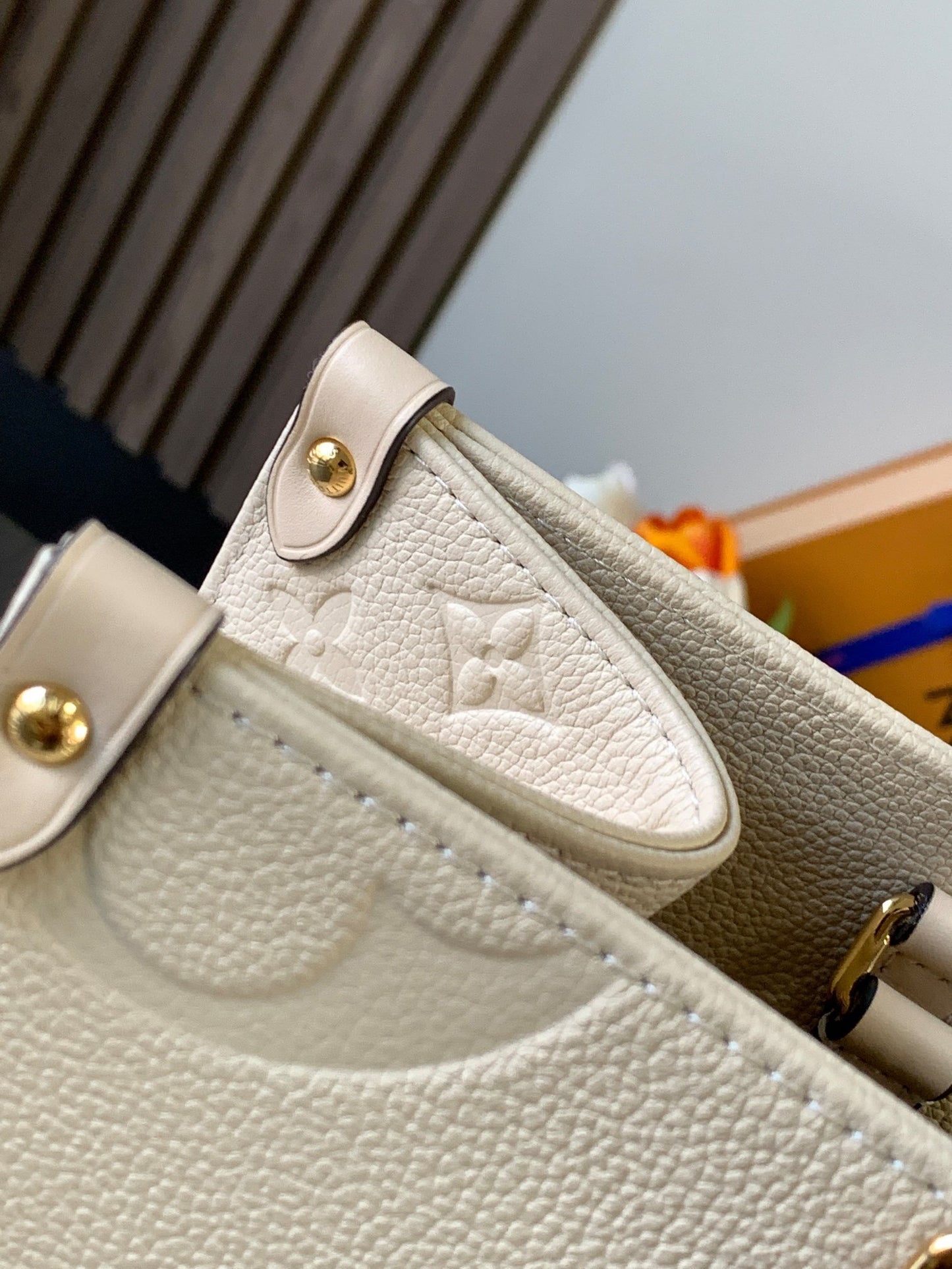 Louis Vuitton Onthego Handbags With Beige Embossed