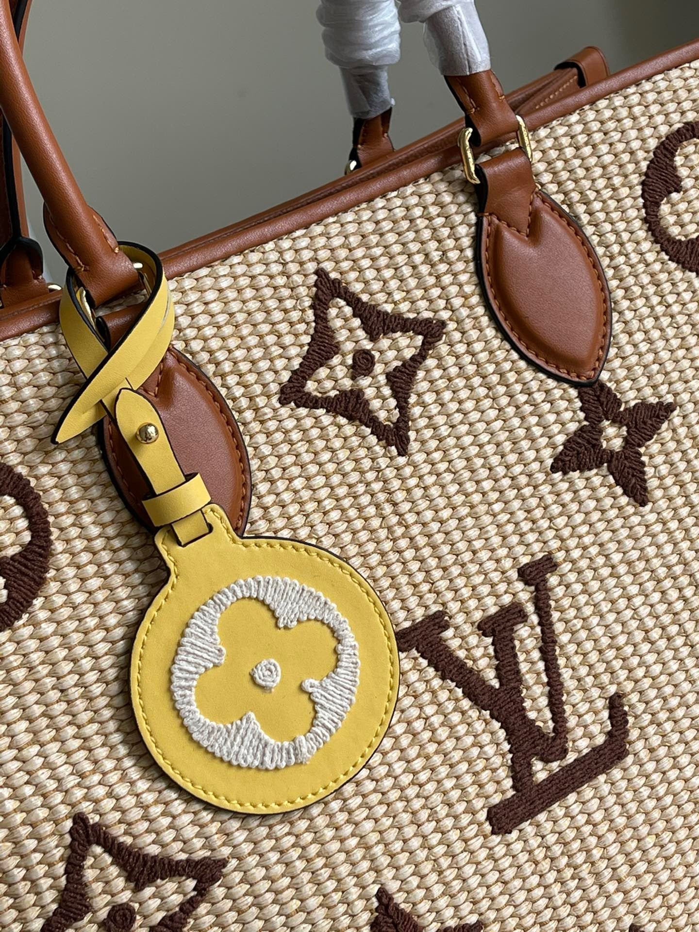 Louis Vuitton Onthego Beige Medieval Straw Embossed Bag