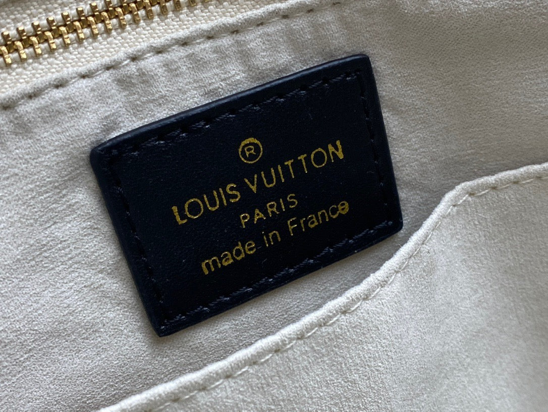 Louis Vuitton Onthego Handbags With Beige Embossed