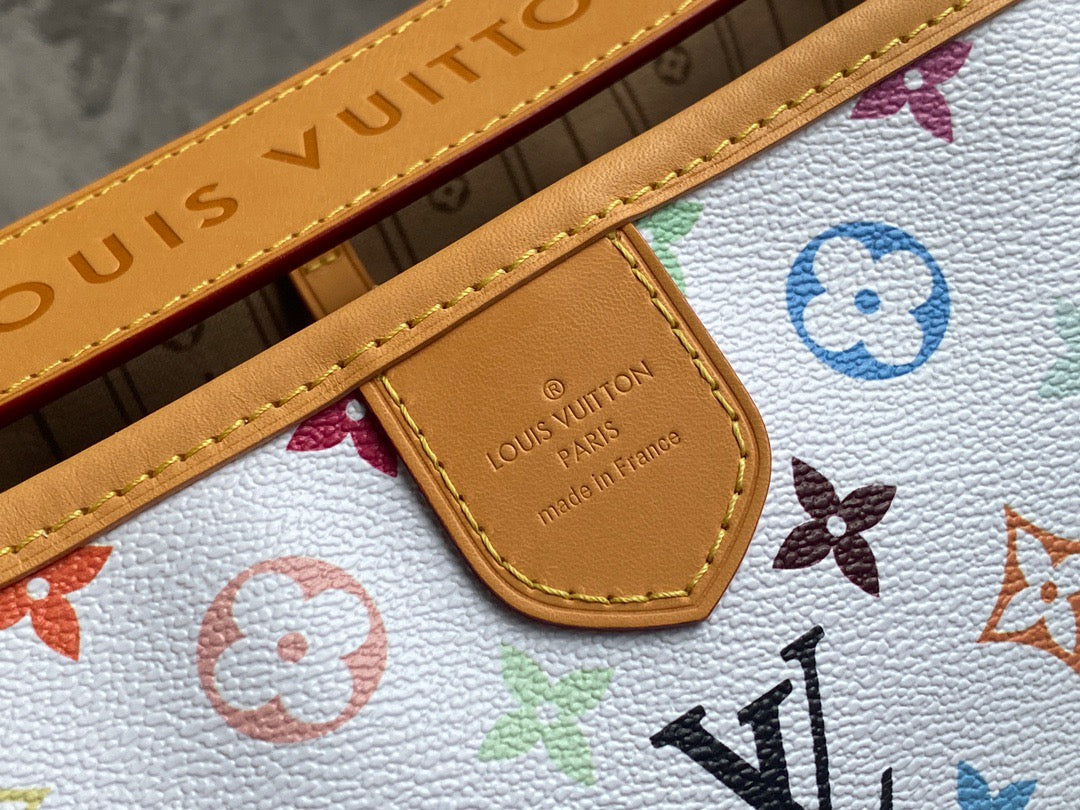 Louis Vuitton Graceful Monogram Canvas In White With Retro Presbyopia