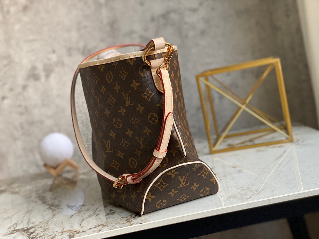 Louis Vuitton Graceful Monogram Canvas In Brown With Retro Presbyopia