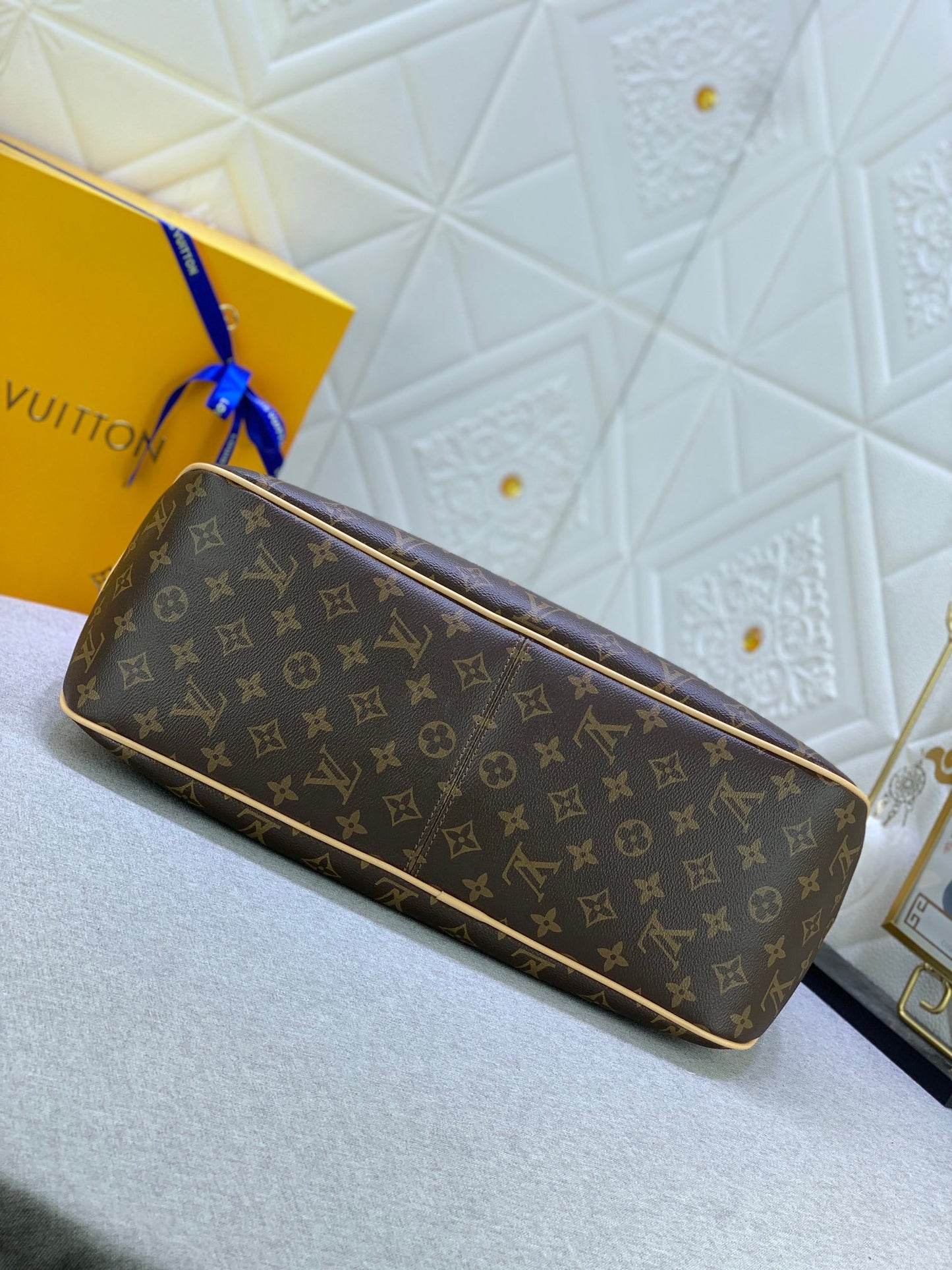 Louis Vuitton Graceful Monogram Canvas In Brown Retro Presbyopia With  Striped Lining