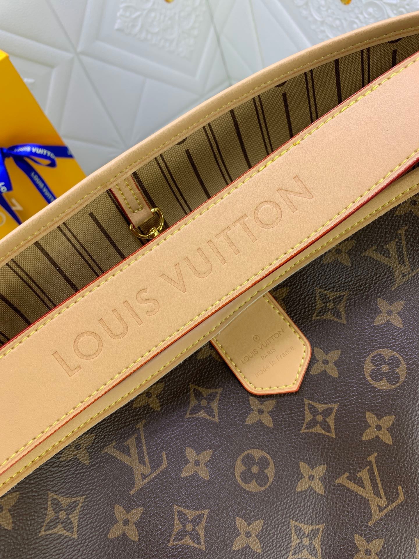 Louis Vuitton Graceful Monogram Canvas In Brown Retro Presbyopia With  Striped Lining