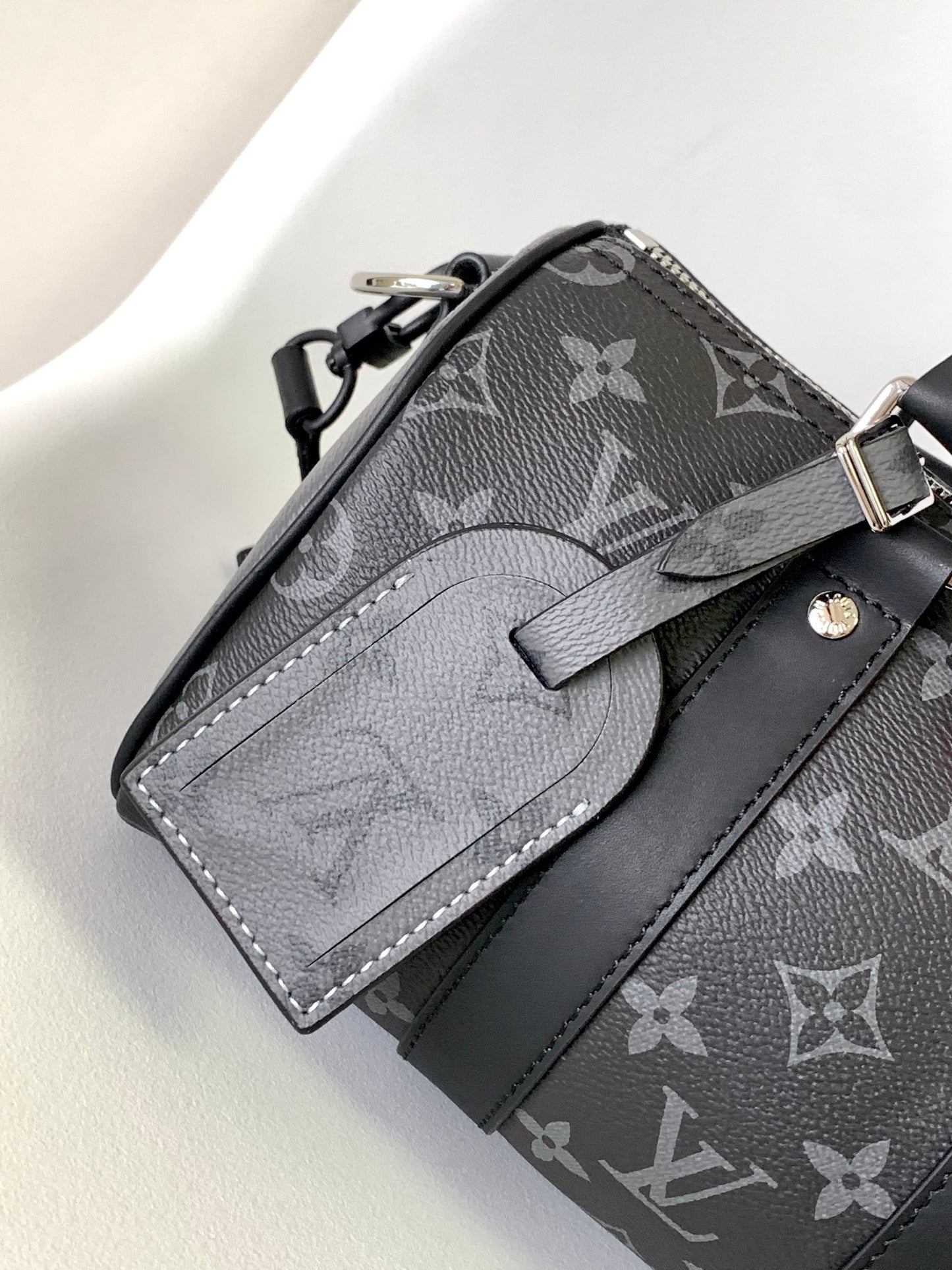 Louis Vuitton Keepall Bandouliere 25 Monogram Gray Classic Presbyopia