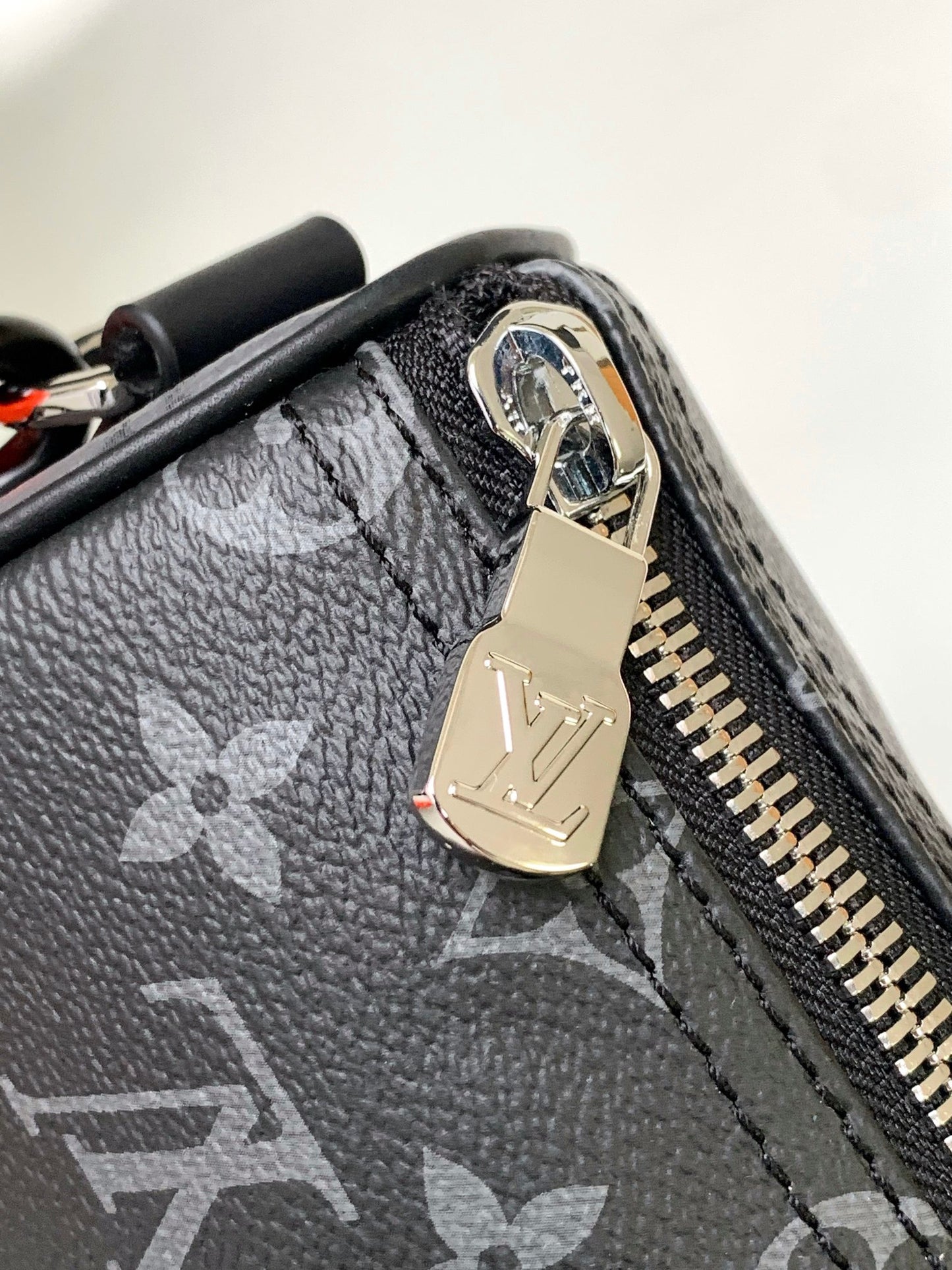 Louis Vuitton Keepall Bandouliere 25 Monogram Gray Classic Presbyopia