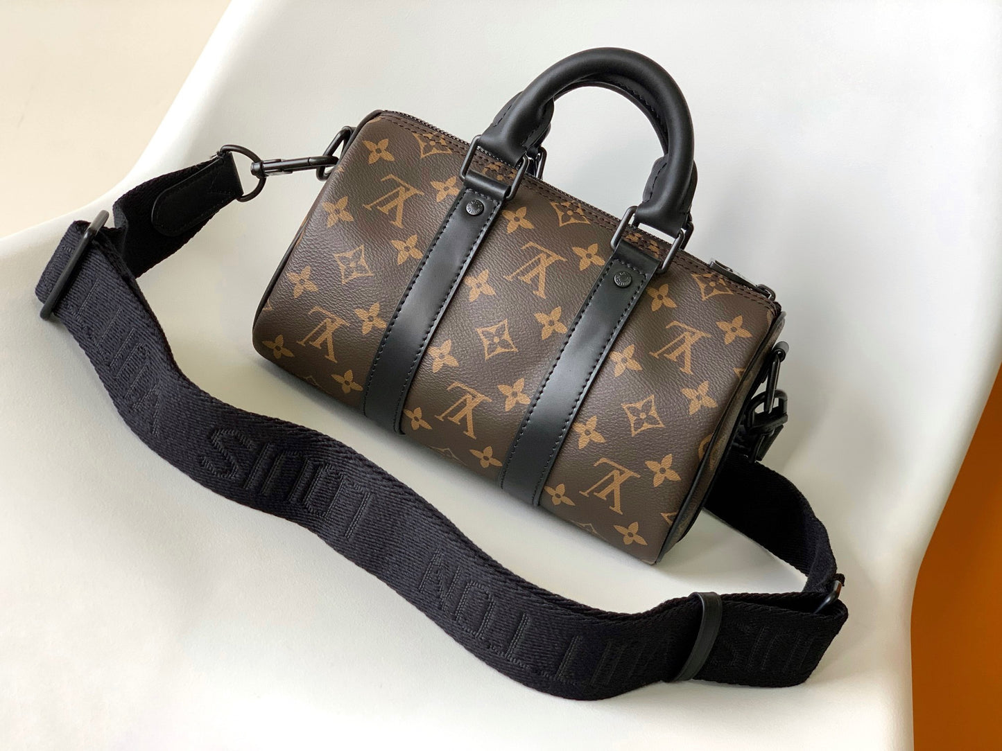 Louis Vuitton Keepall Bandouliere 25 Monogram Brown Classic Presbyopia