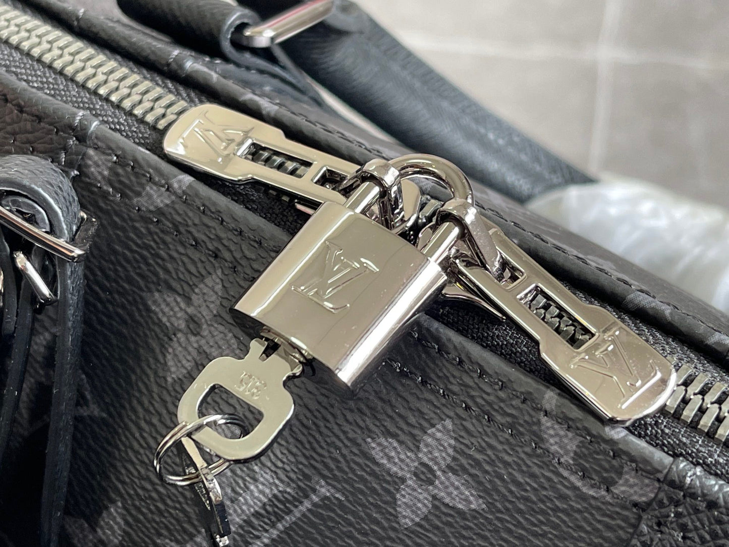 Louis Vuitton Keepall 50 Bandoulière Embossed Black