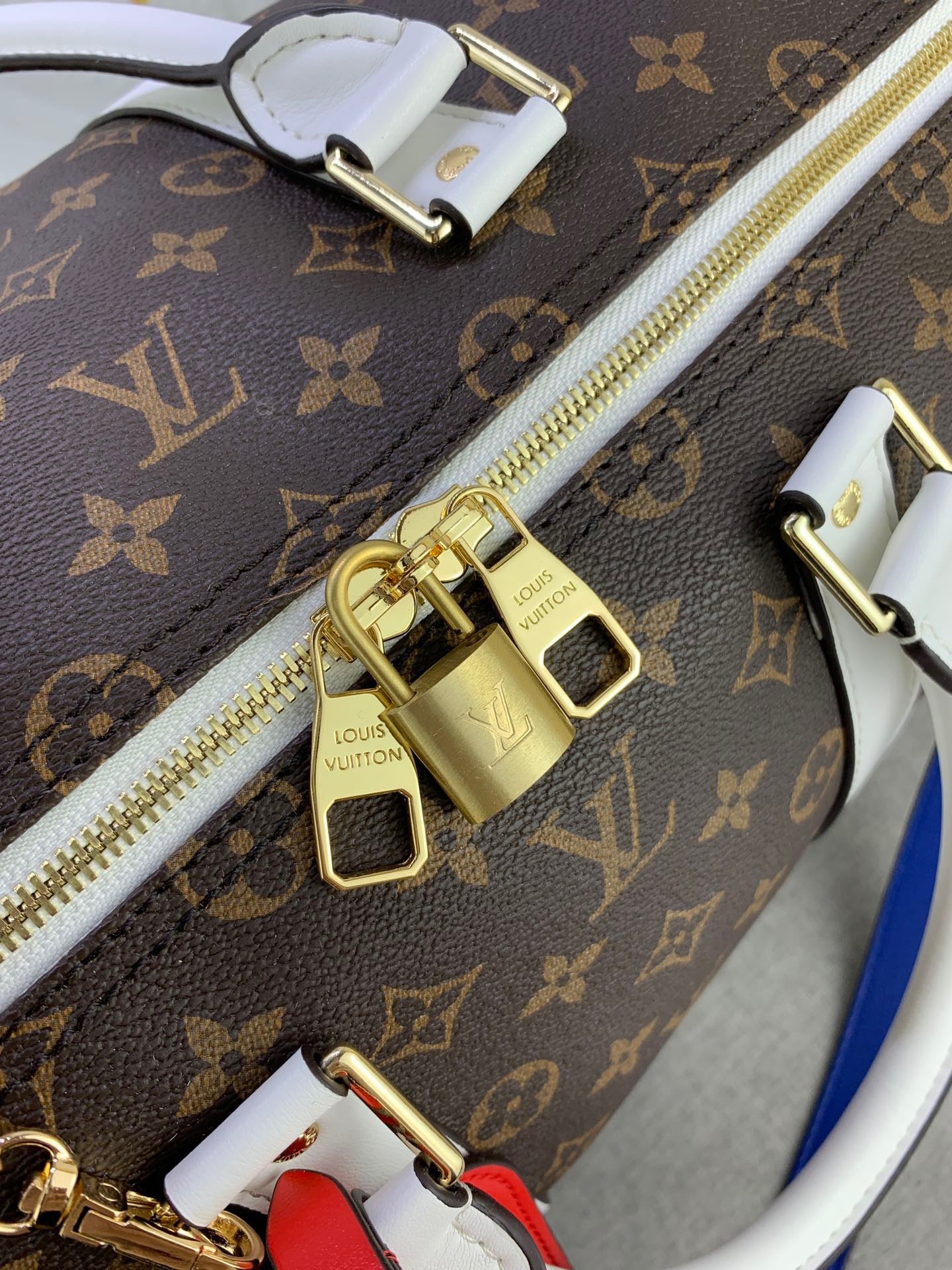 Louis Vuitton Keepall Bandouliere 55 Monogram Embossed NBA Joint Brand