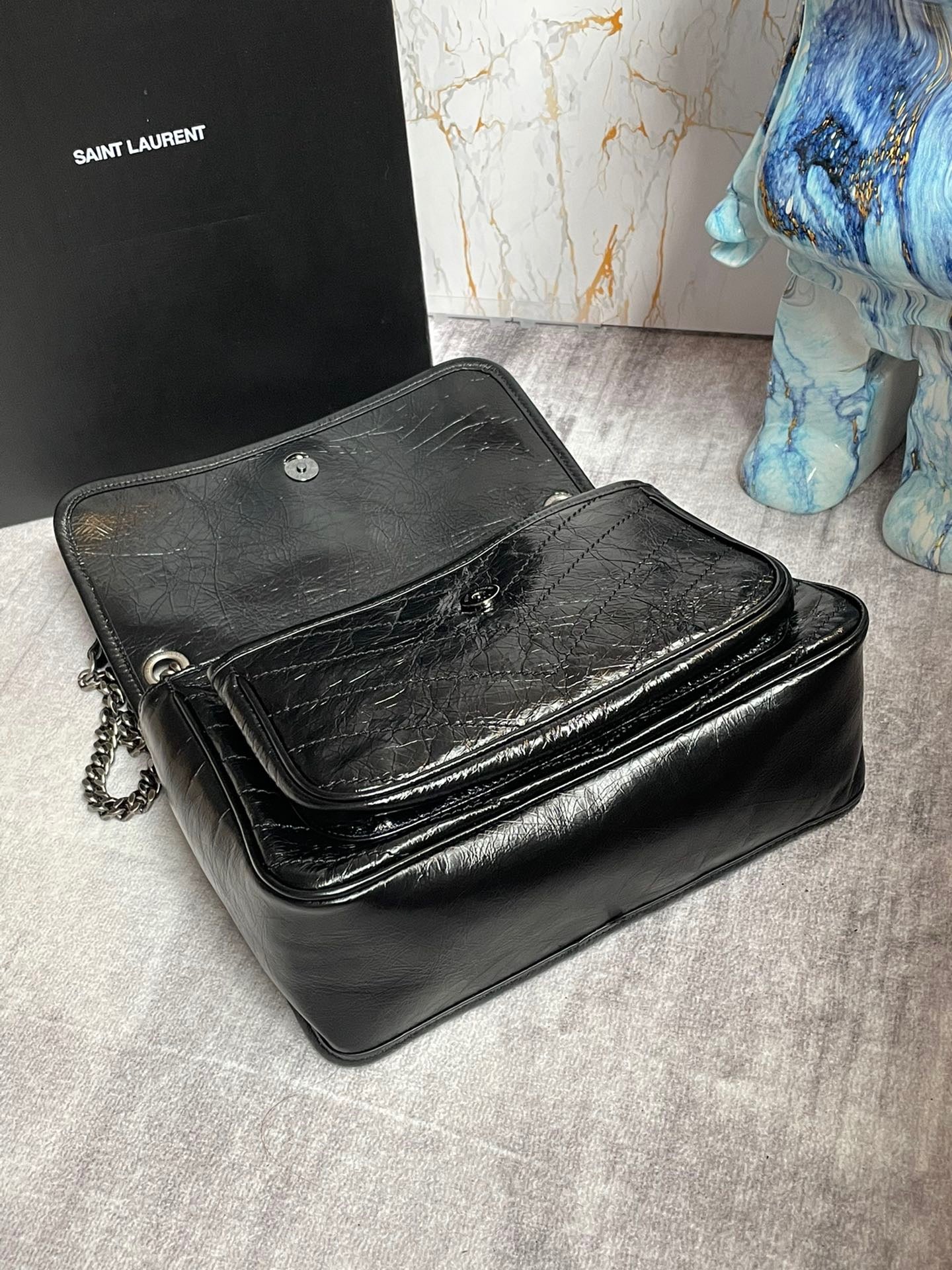 Saint Laurent Niki medium Black Crackle Chain Bag