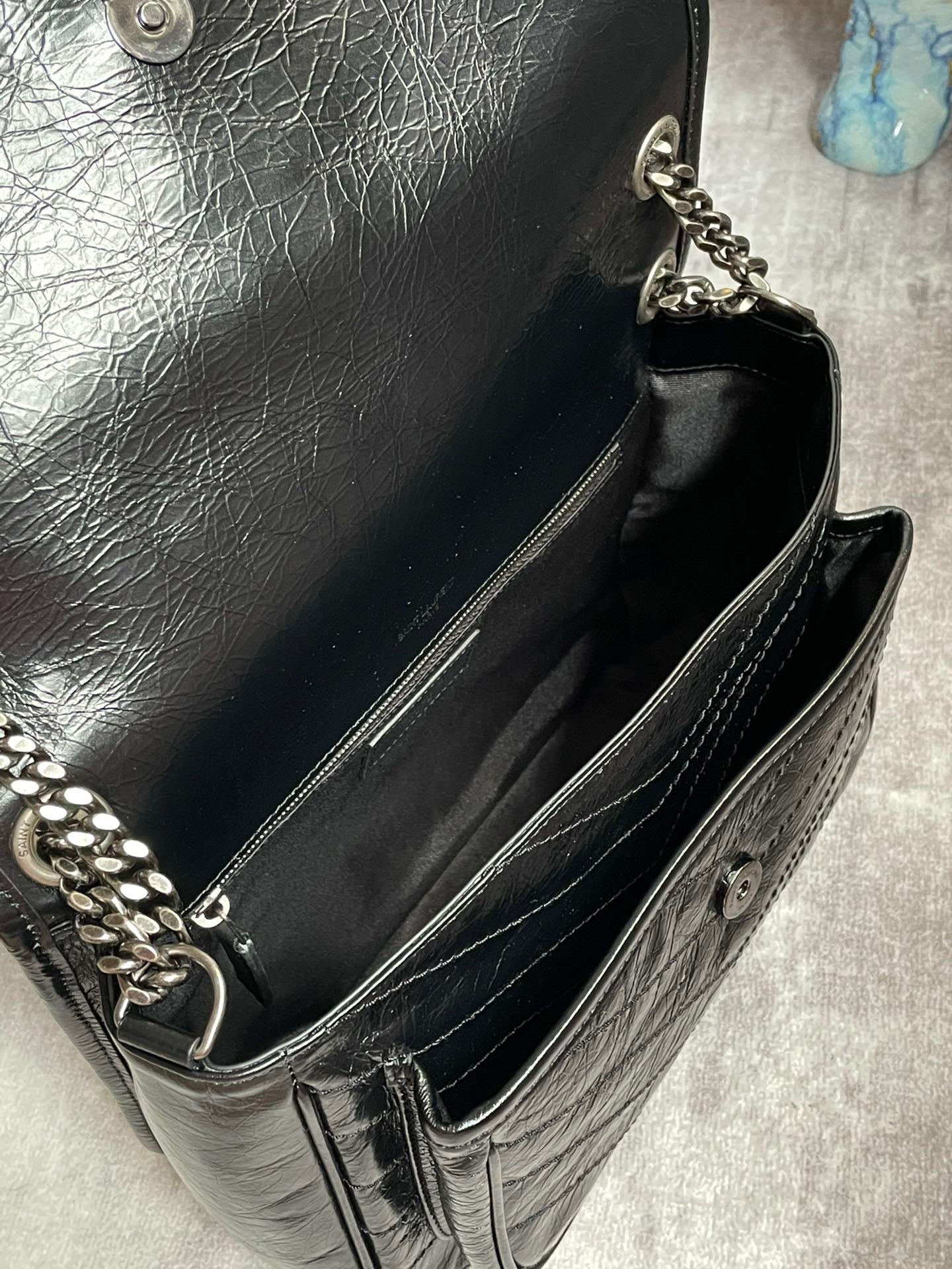 Saint Laurent Niki medium Black Crackle Chain Bag