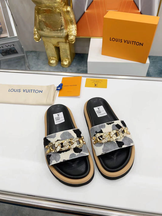 LV Slippers In Black And Gray Pattern With Metal Decoration