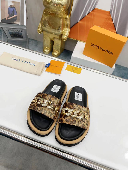 LV Leopard Print Slippers With Metal Decoration