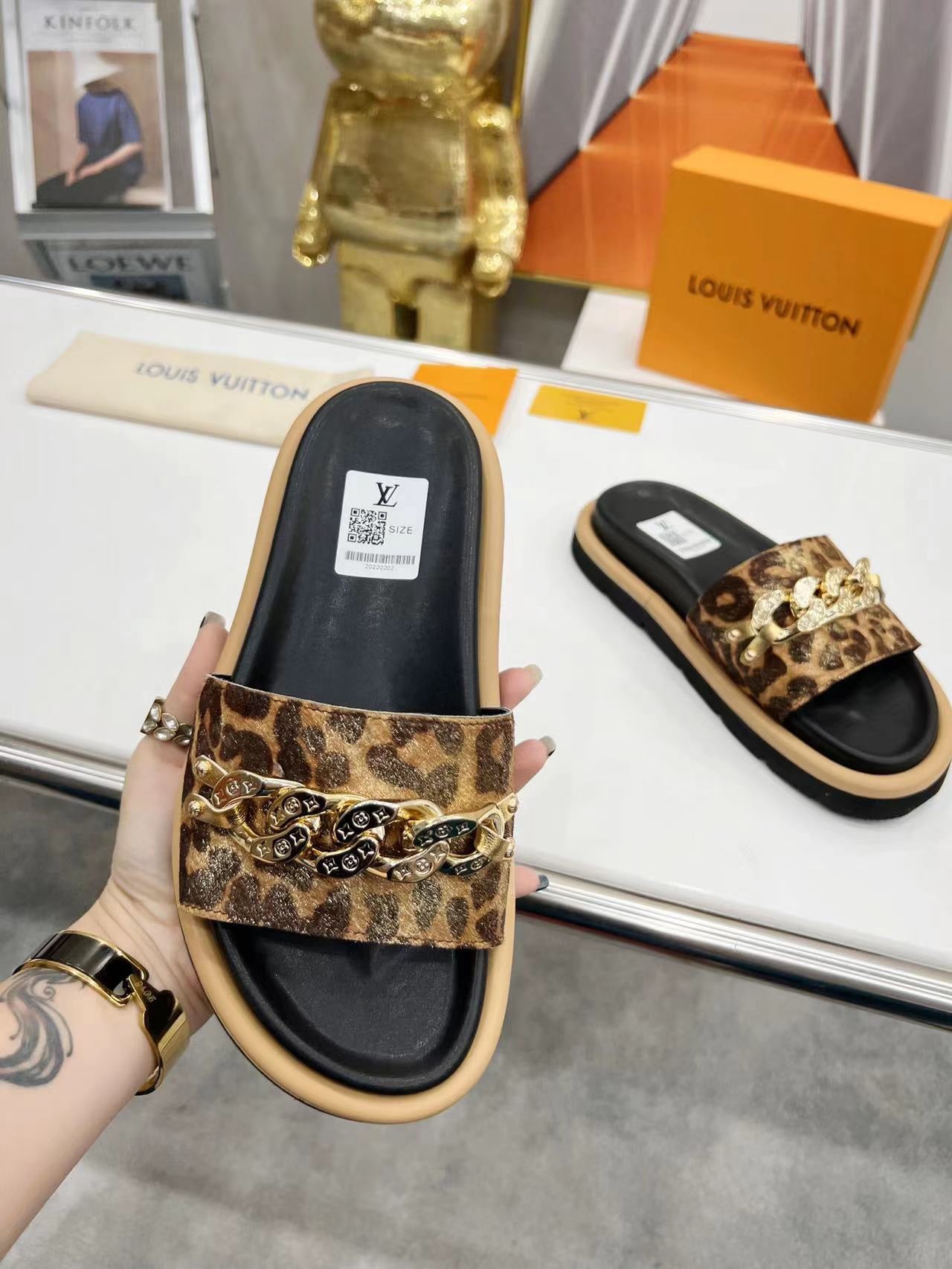 LV Leopard Print Slippers With Metal Decoration